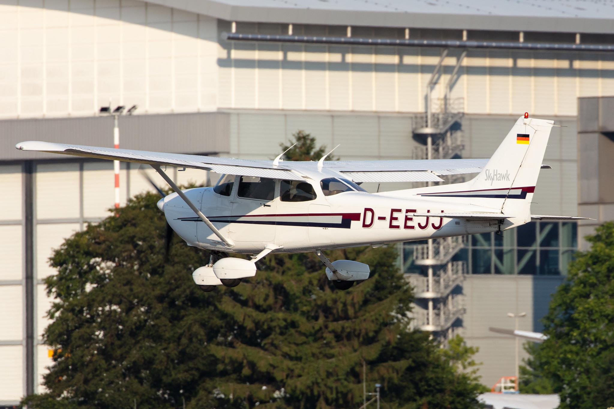 Hamburg Airport: Private owner |  Cessna 172R Skyhawk C172 | D-EEJJ | MSN 17280813