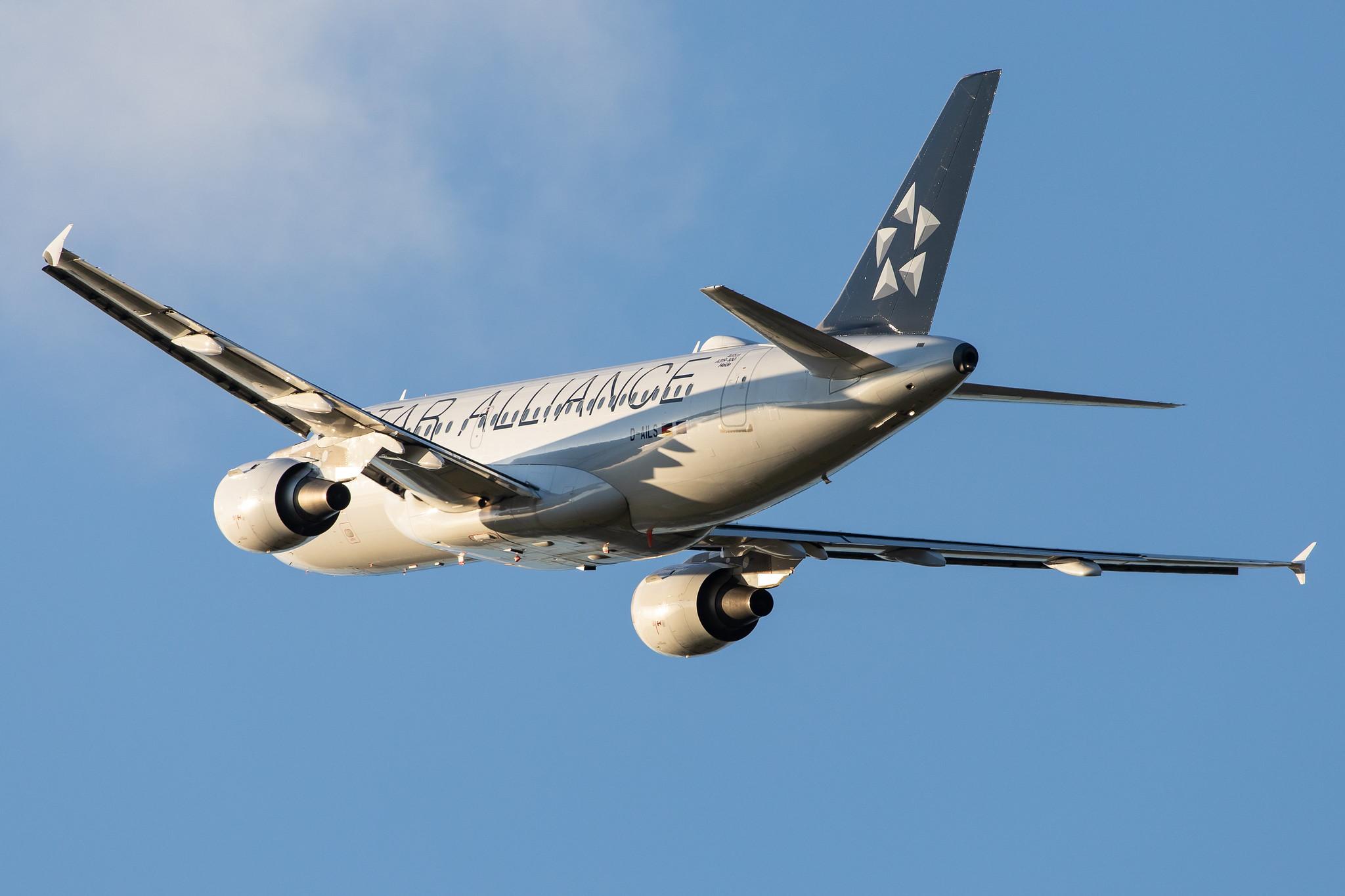 Hamburg Airport: Lufthansa (LH / DLH) |  Livery: Star Alliance Livery | Operator: Lufthansa CityLine |  Airbus A319-114 A319 | D-AILS | MSN 0729
