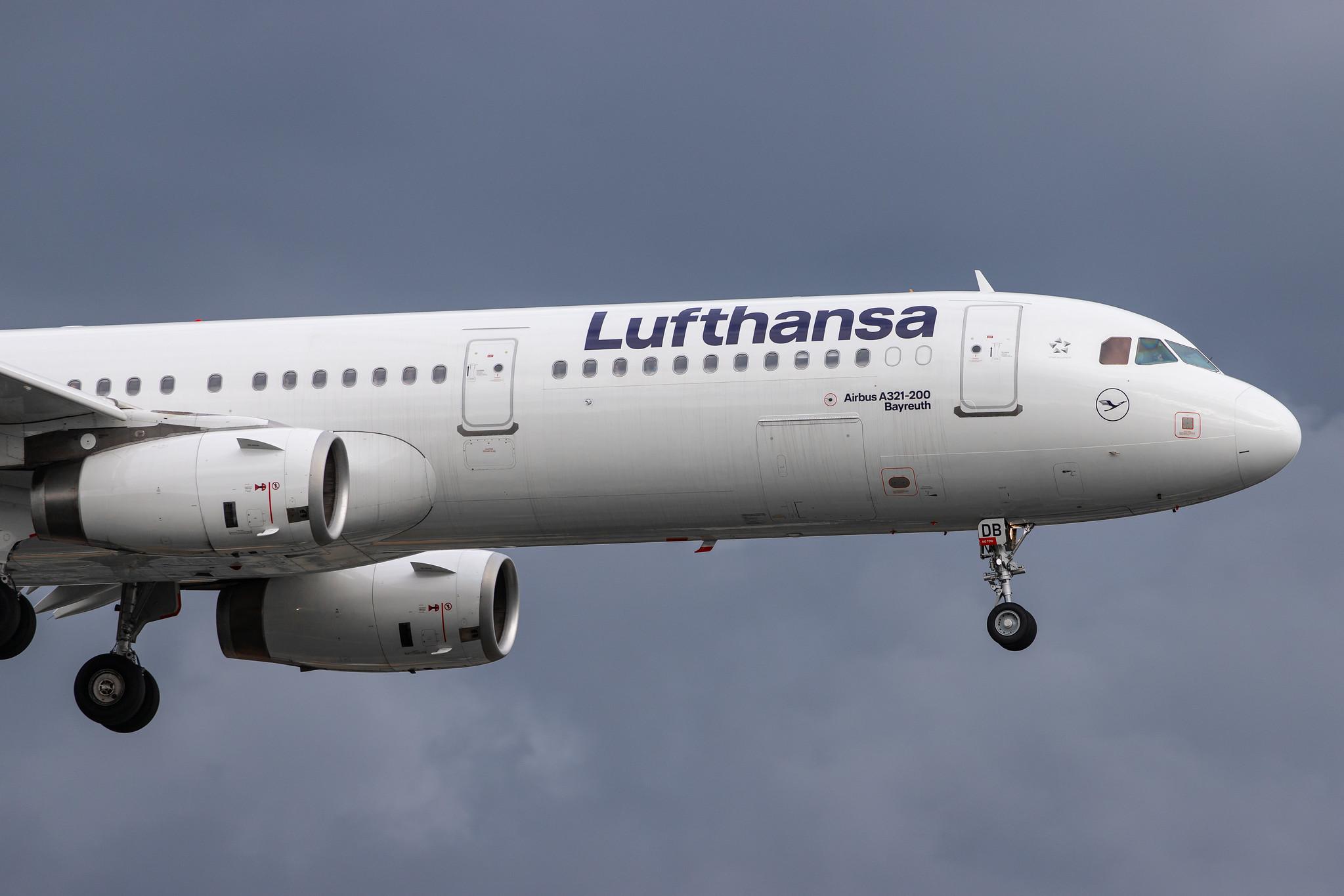 Hamburg Airport: Lufthansa (LH / DLH) |  Airbus A321-231 A321 | D-AIDB | MSN 4545