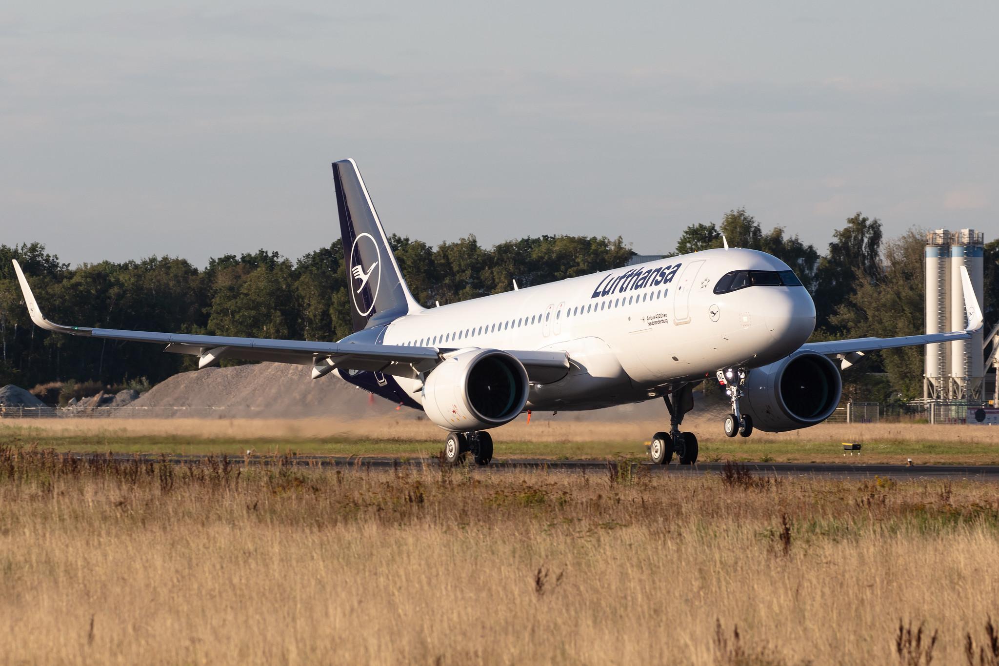 Hamburg Airport: Lufthansa (LH / DLH) |  Airbus A320-271N A20N | D-AINZ | MSN 9442