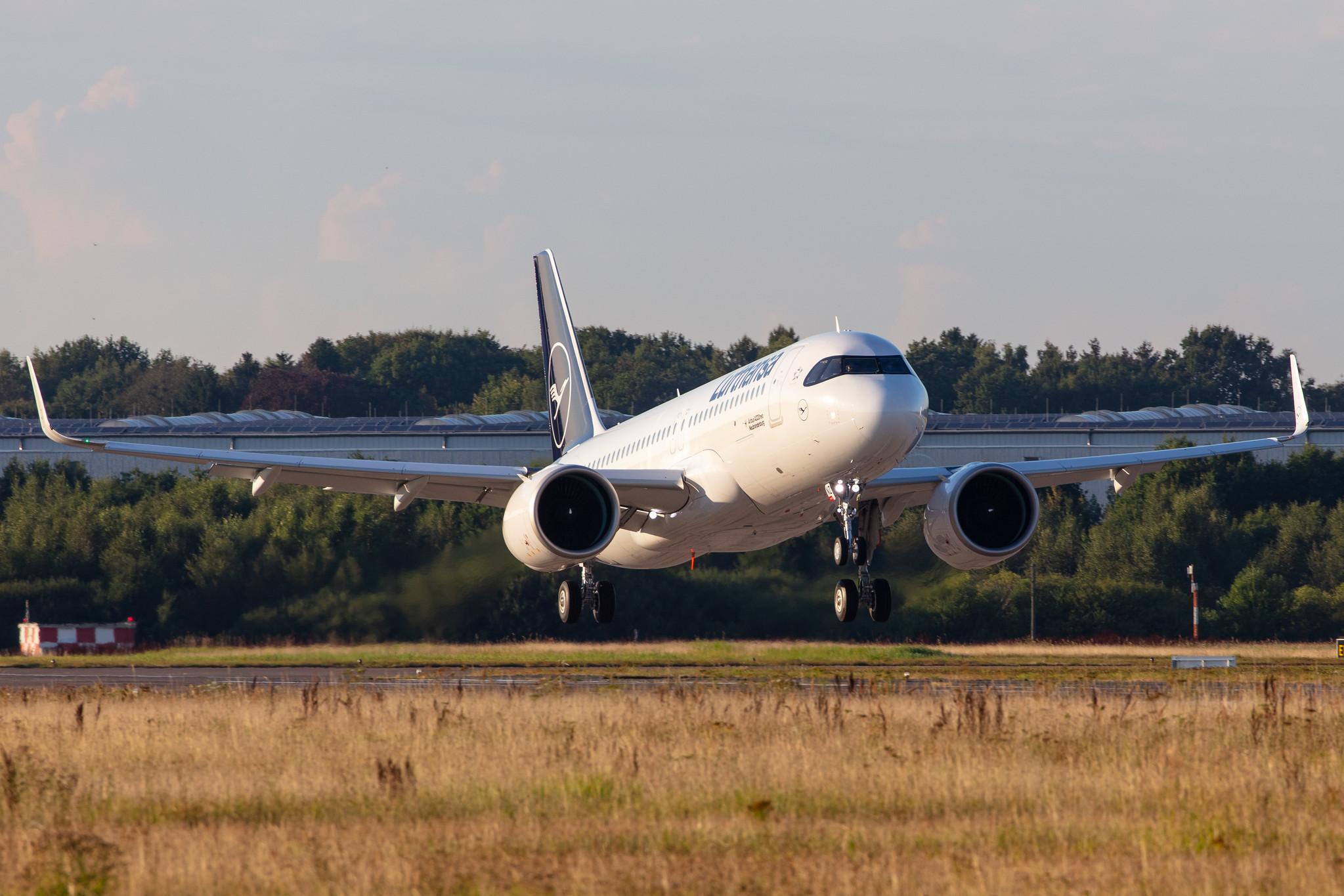 Hamburg Airport: Lufthansa (LH / DLH) |  Airbus A320-271N A20N | D-AINZ | MSN 9442