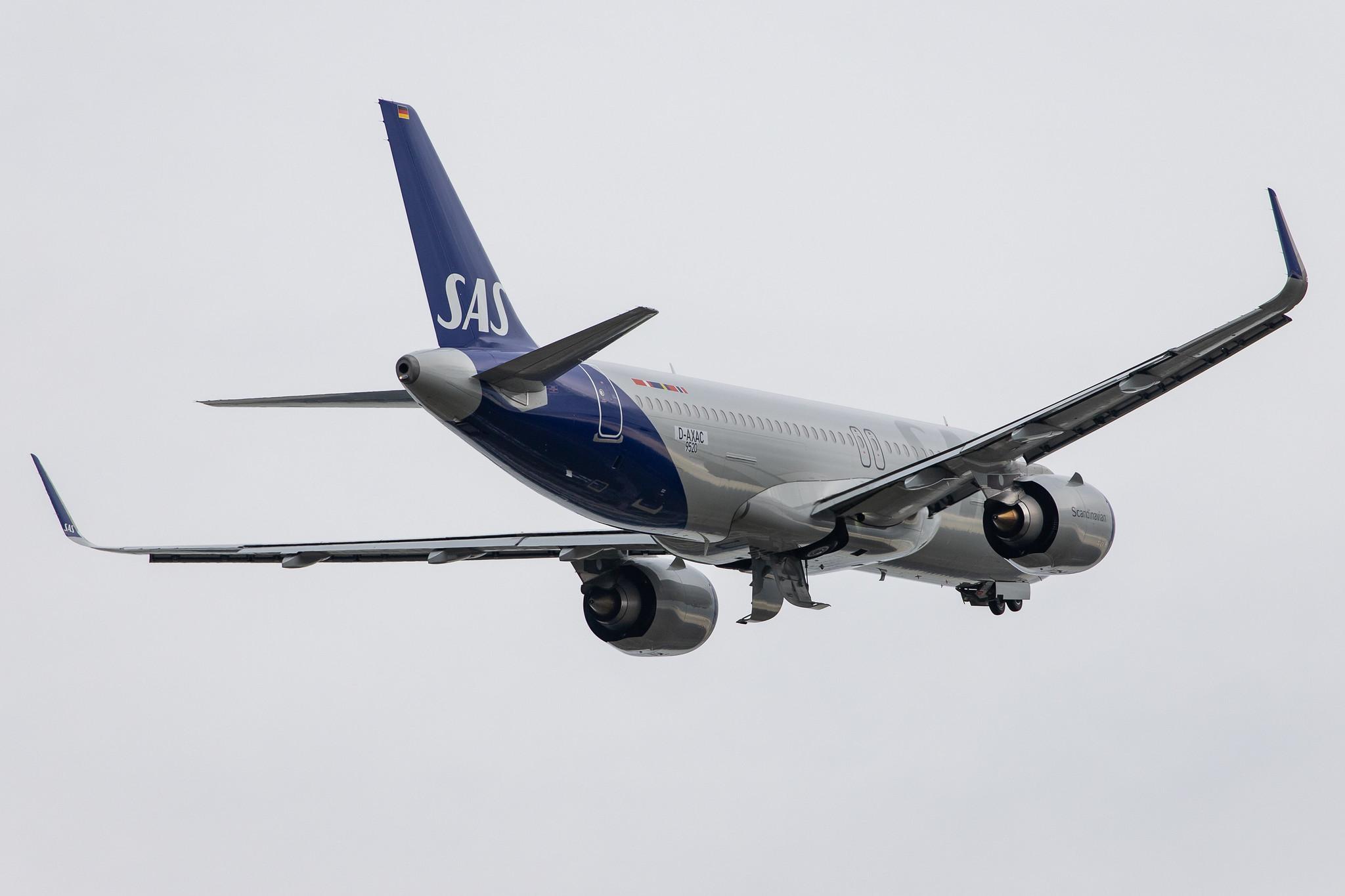 Hamburg Airport: SAS Scandinavian Airlines (SK / SAS) |  Airbus A320-251N A20N | D-AXAC | MSN 9520 (SE-RUA)