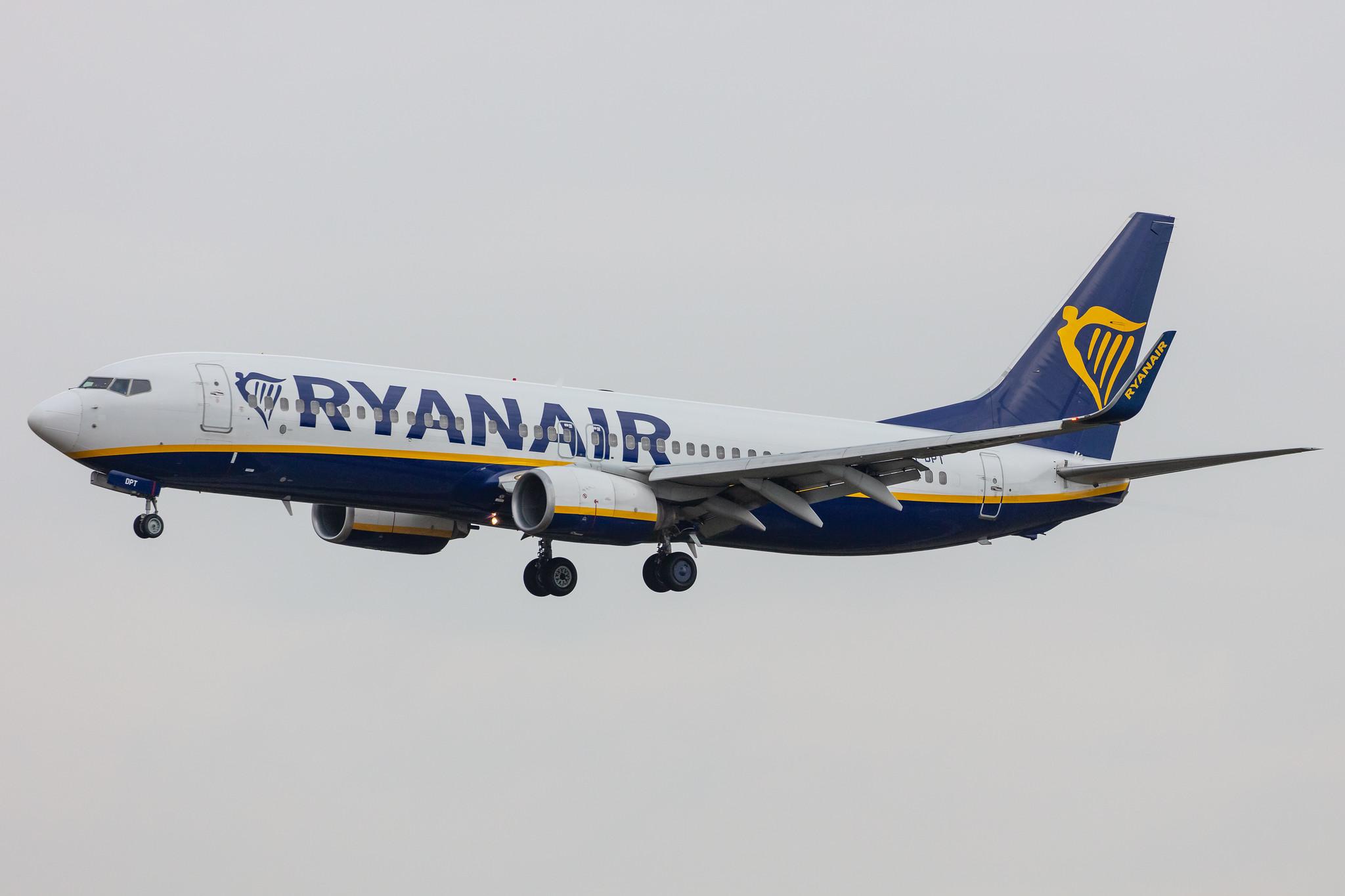 Hamburg Airport: Ryanair (FR / RYR) |  Boeing 737-8AS B738 | EI-DPT | MSN 35550