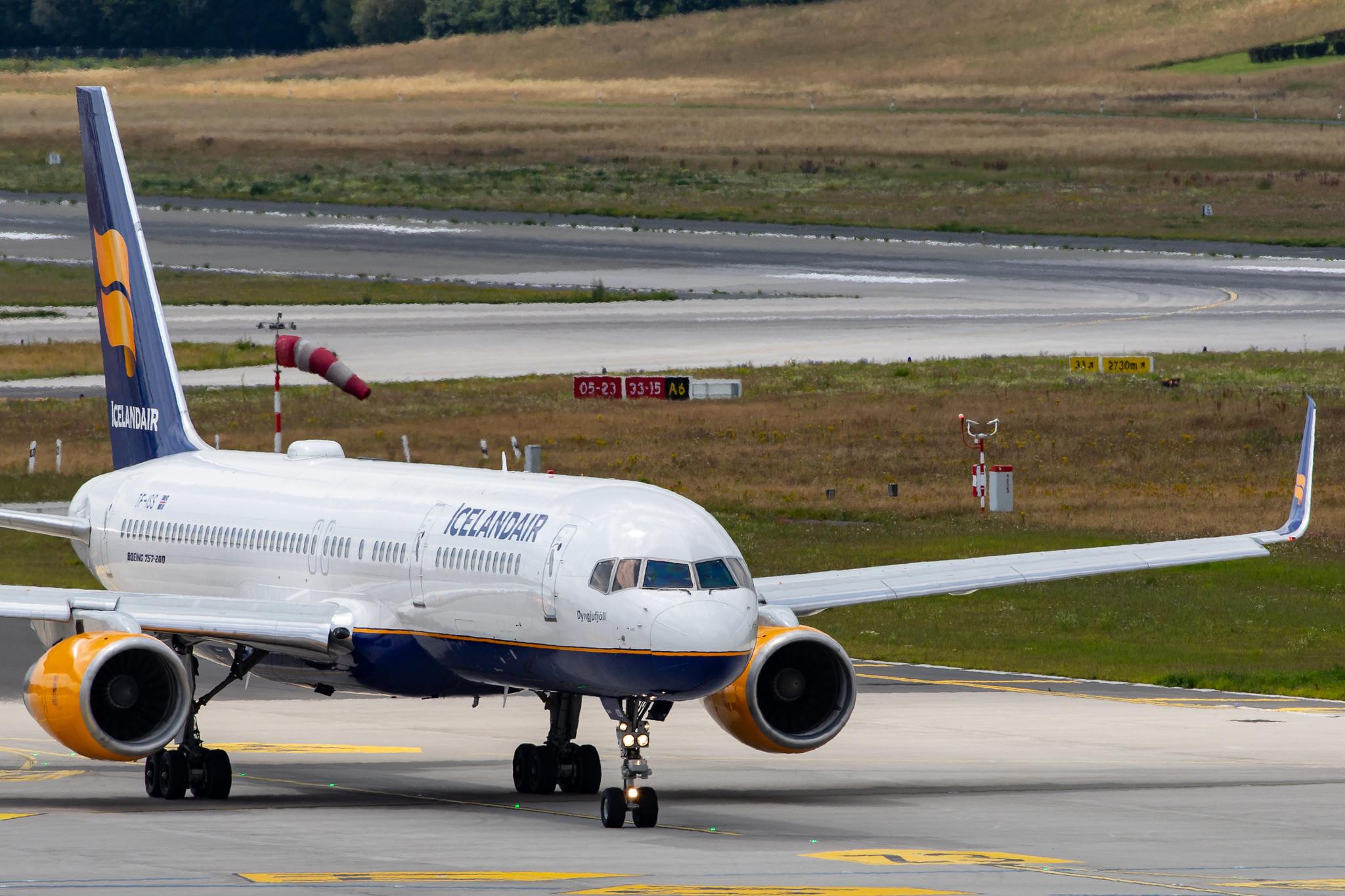 Hamburg Airport: Icelandair (FI / ICE) |  Boeing 757-223 B752 | TF-ISS | MSN 27447