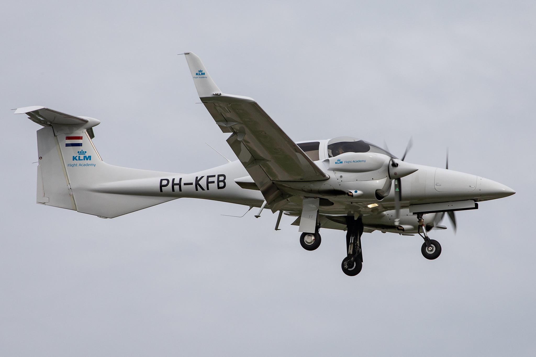 Hamburg Airport: KLM Flight Academy (KL / KLM) | Operator: KLM |  Diamond DA42 NG Twin Star DA42 | PH-KFB | MSN 42.N373