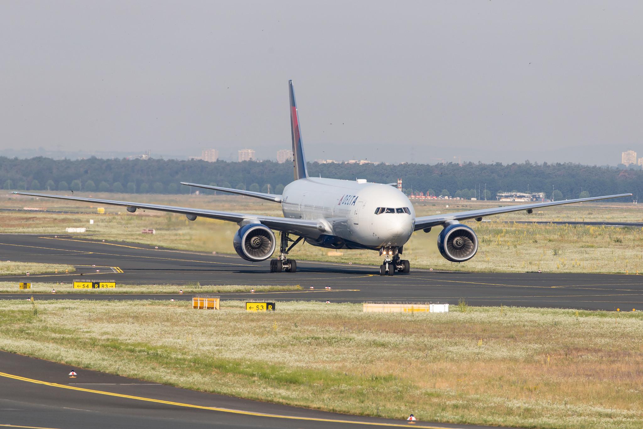 Frankfurt Airport: Delta Air Lines (DL / DAL) |  Boeing 777-232(ER) B772 | N866DA | MSN 29738