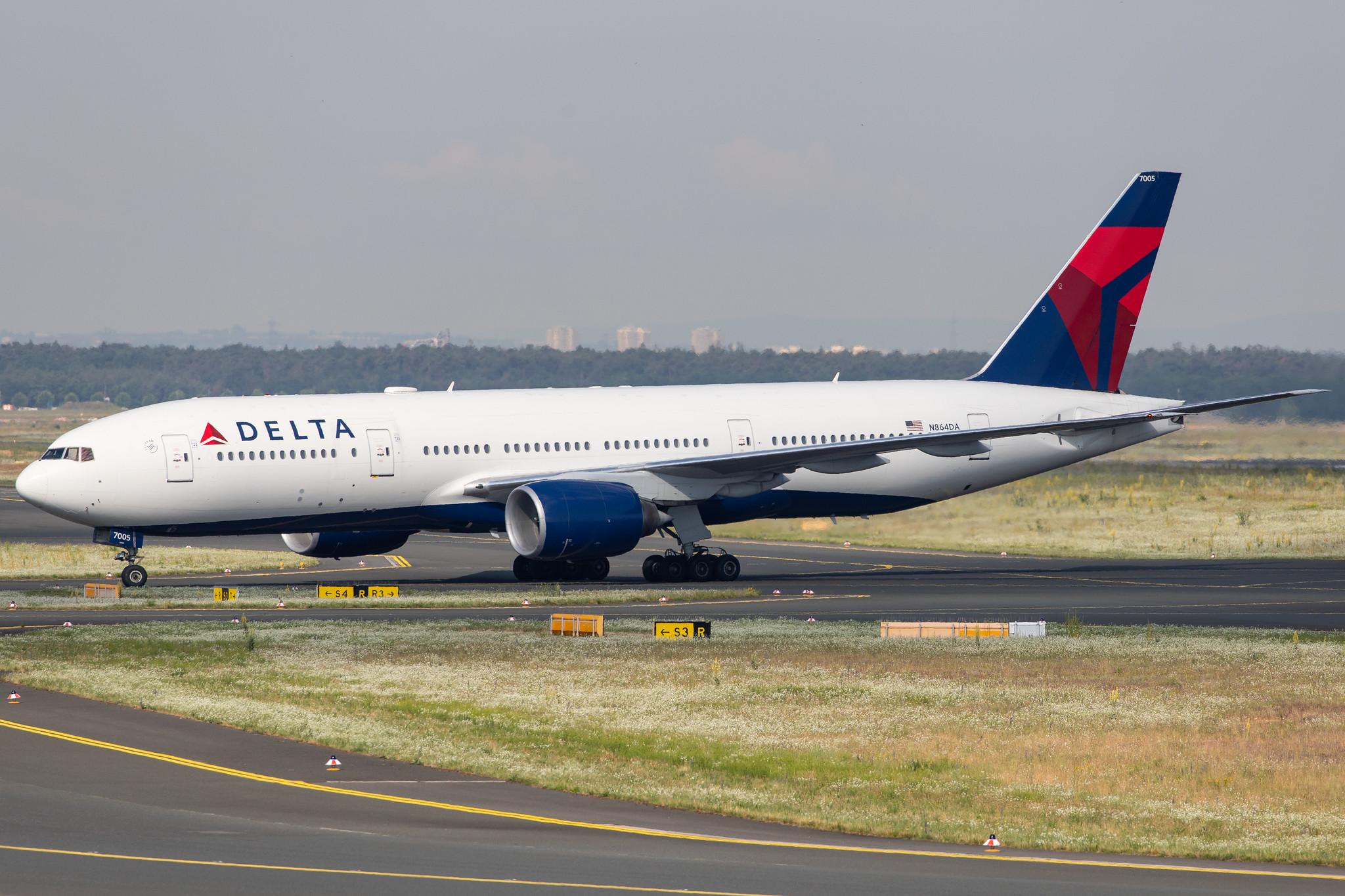 Frankfurt Airport: Delta Air Lines (DL / DAL) |  Boeing 777-232(ER) B772 | N864DA | MSN 29736