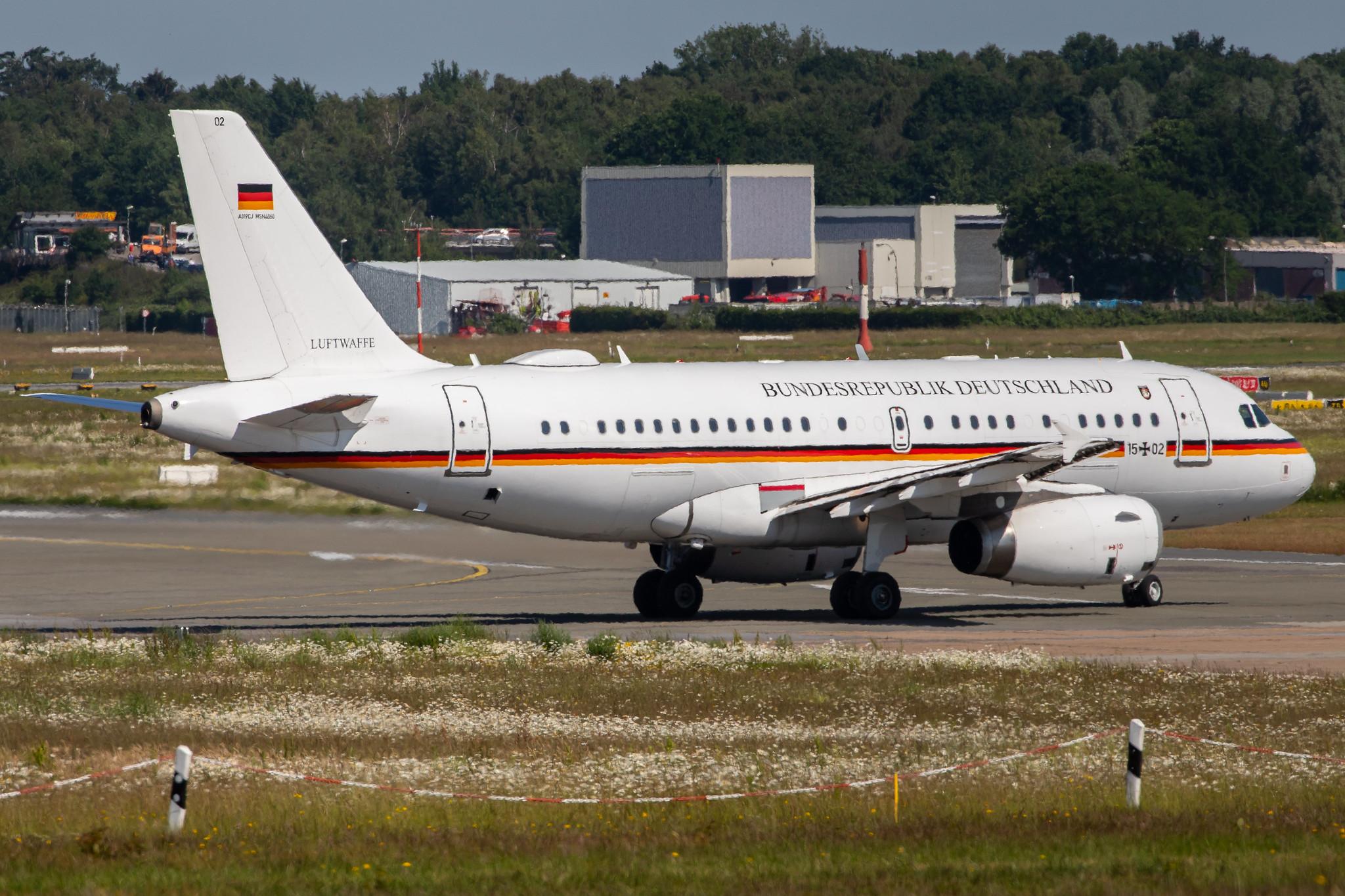 Hamburg Airport: German Air Force (/ GAF) |  Airbus A319-133(CJ) A319 | 15+02 | MSN 4060