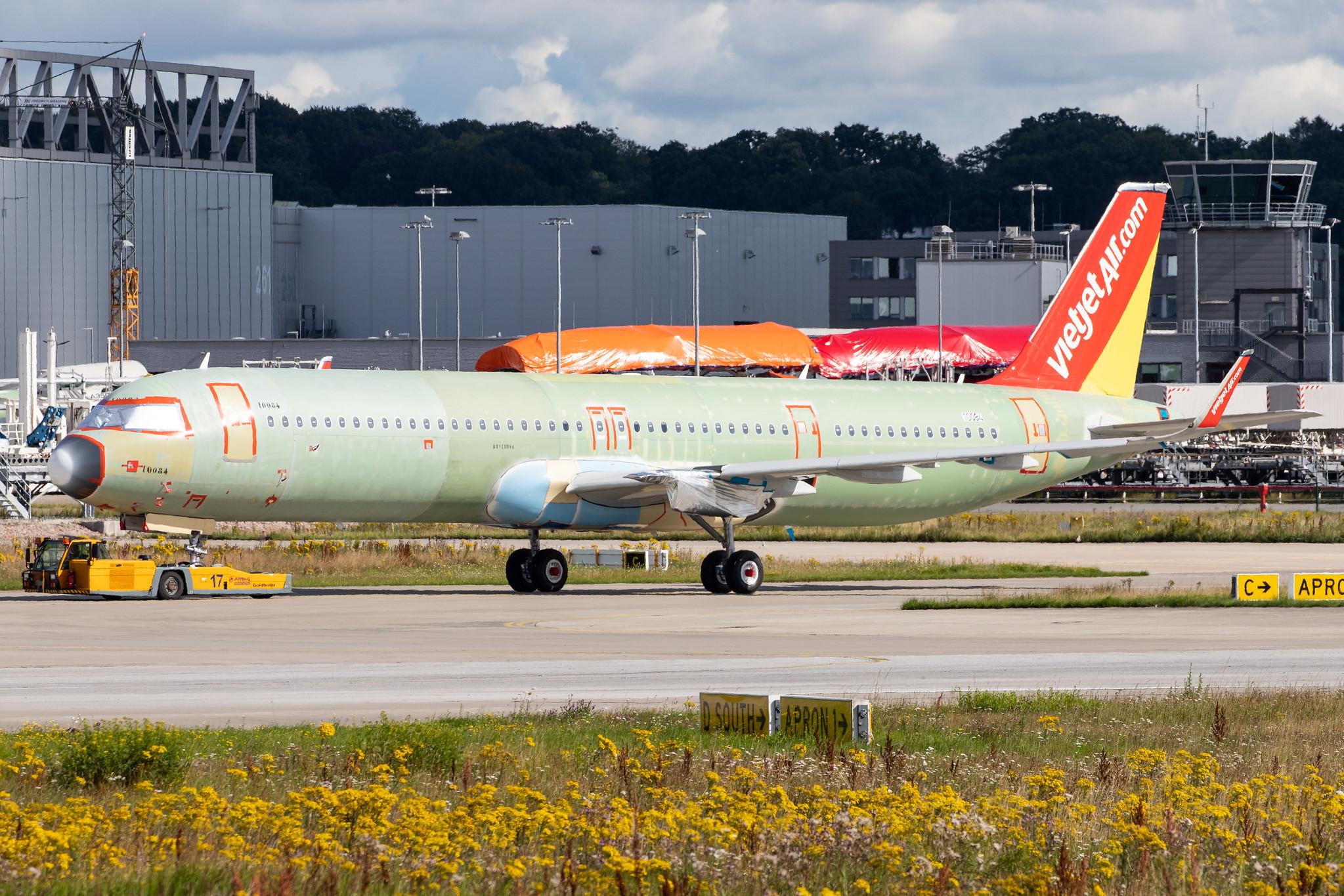 Hamburg Finkenwerder: VietJetAir (VJ / VJC) |  Airbus A321-271NX A21N | D-AYAD | MSN 10084