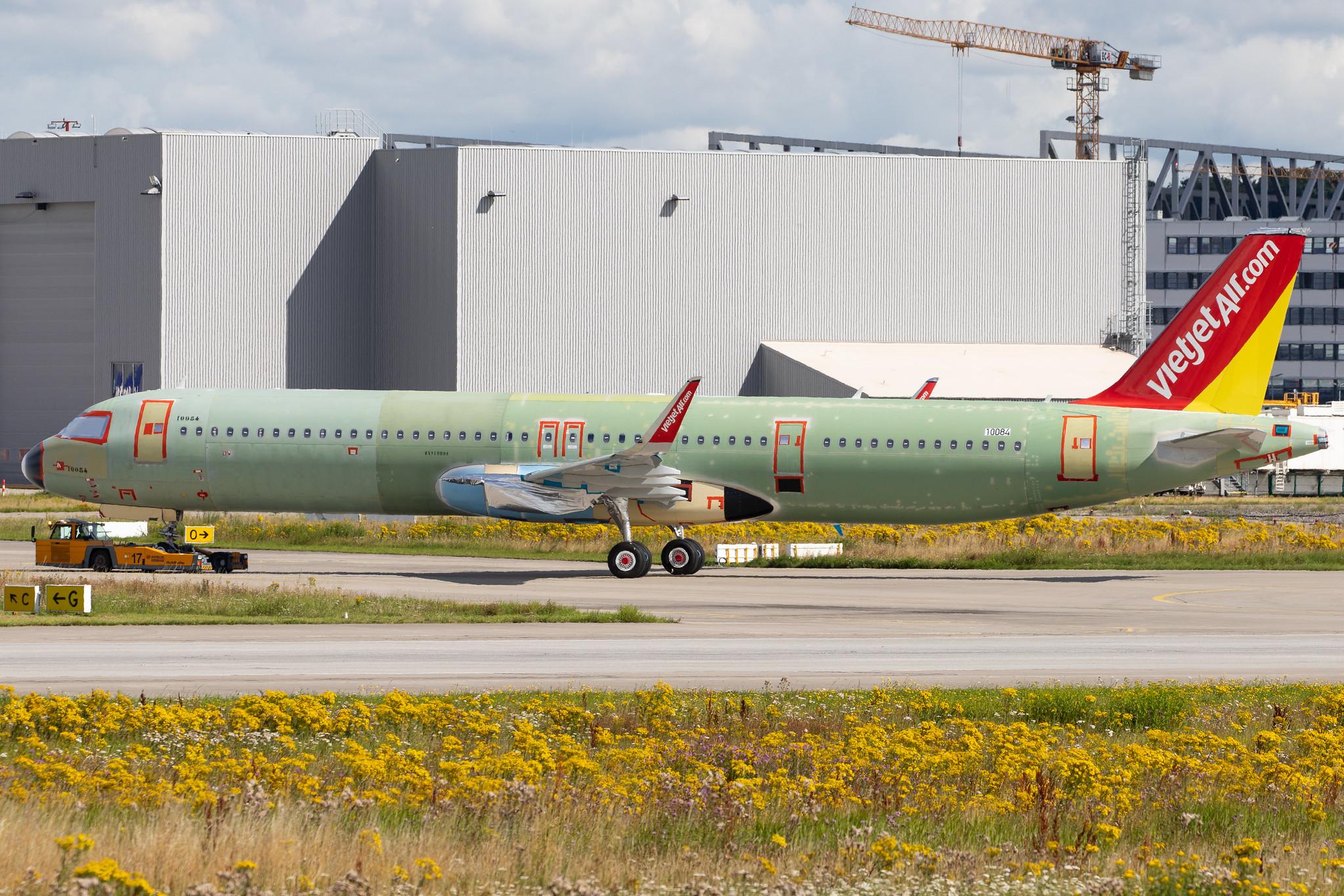 Hamburg Finkenwerder: VietJetAir (VJ / VJC) |  Airbus A321-271NX A21N | D-AYAD | MSN 10084
