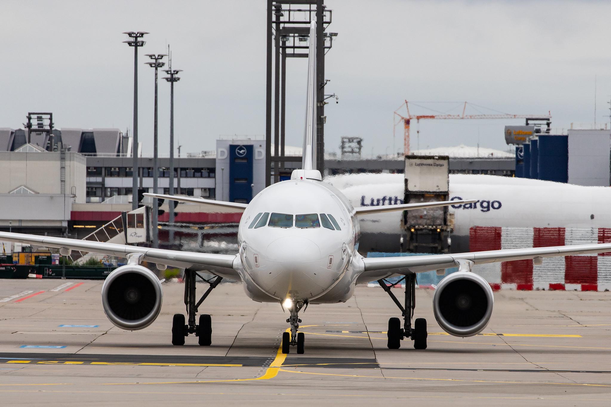 Frankfurt Airport: Lufthansa (LH / DLH) |  Airbus A320-214 A320 | D-AIZX | MSN 5741