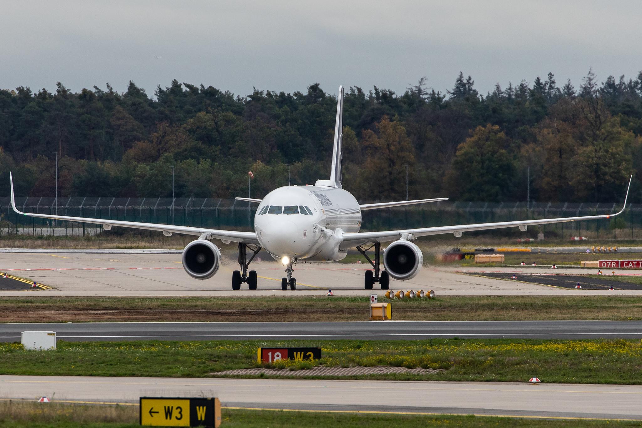 Frankfurt Airport: Lufthansa (LH / DLH) |  Airbus A320-214 A320 | D-AIZX | MSN 5741