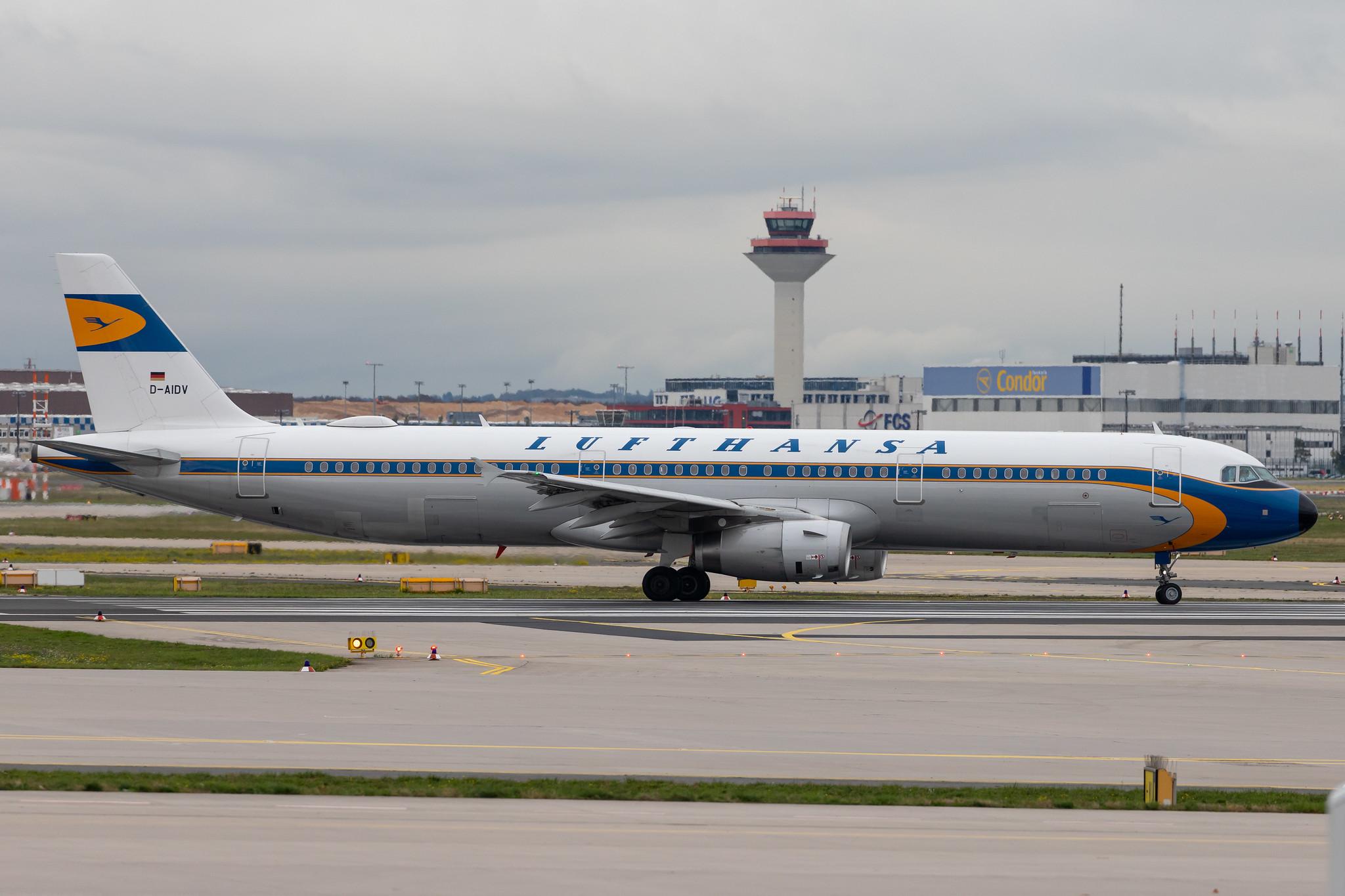 Frankfurt Airport: Lufthansa (LH / DLH) |  Livery: Retro livery |  Airbus A321-231 A321 | D-AIDV | MSN 5413
