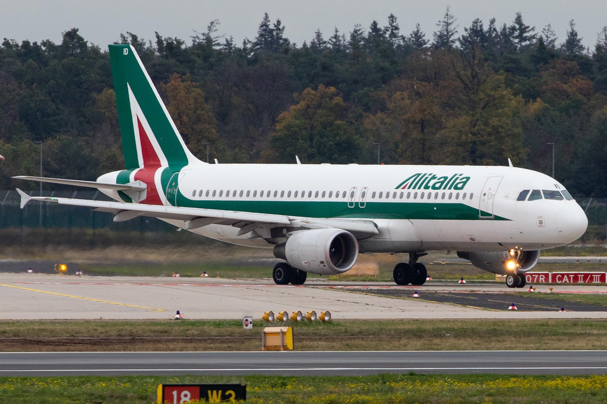 Frankfurt Airport: Alitalia (AZ / AZA) |  Airbus A320-216 A320 | EI-EID | MSN 4523