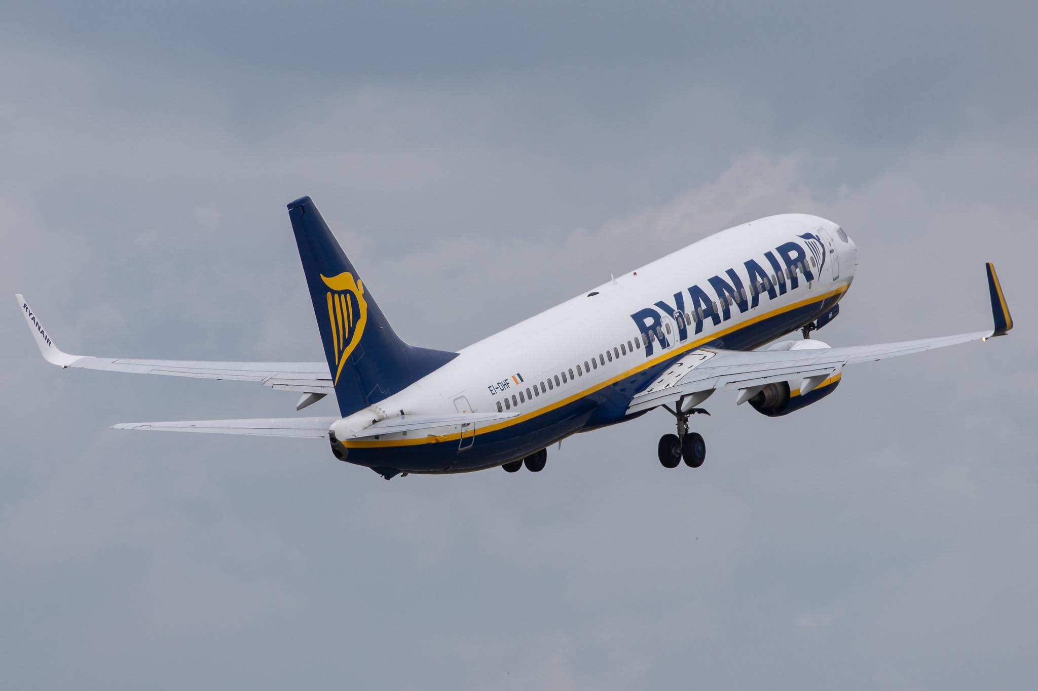 Hamburg Airport: Ryanair (FR / RYR) |  Boeing 737-8AS B738 | EI-DHF | MSN 33575