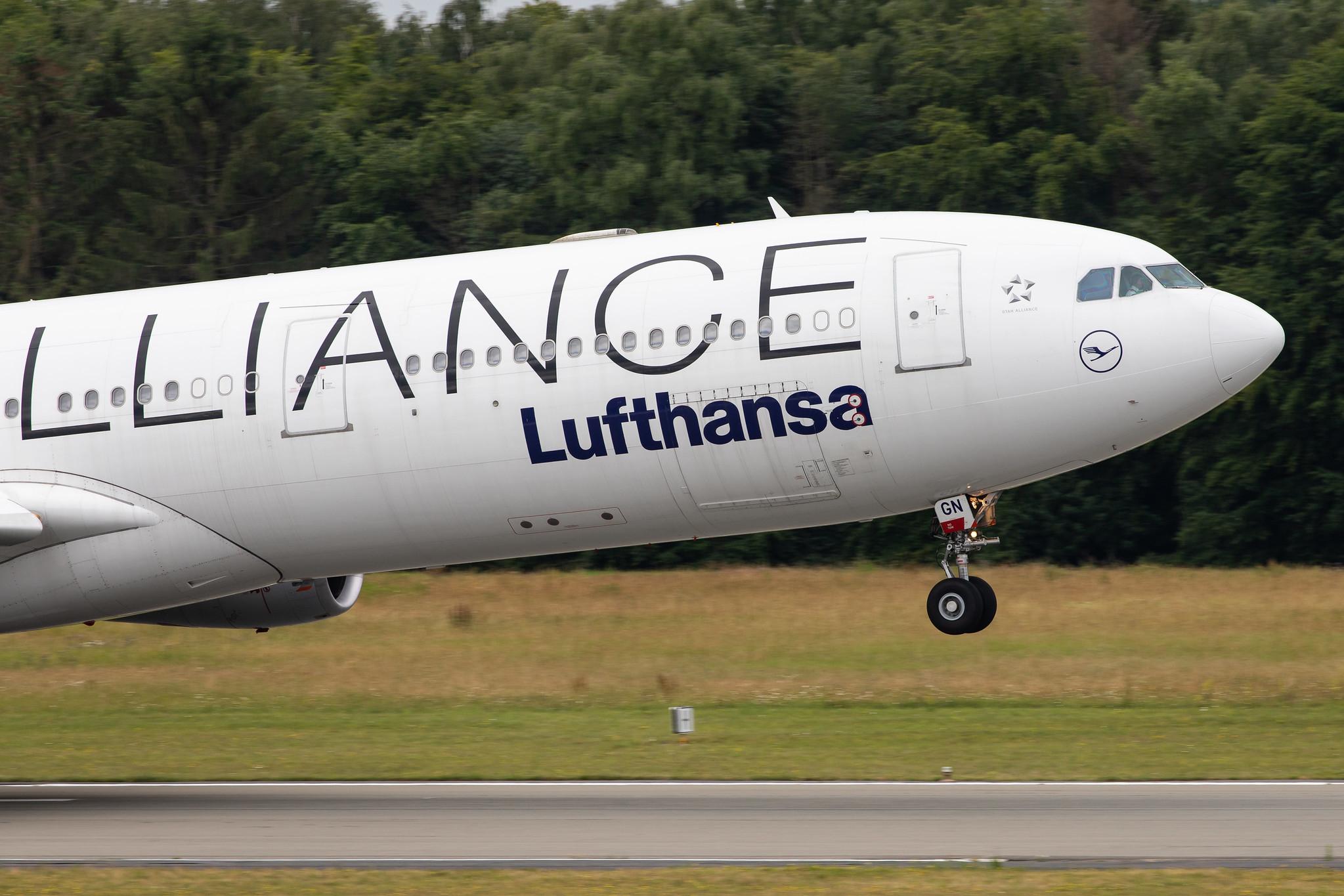 Hamburg Airport: Lufthansa (LH / DLH) |  Livery: Star Alliance Livery |  Airbus A340-313 A343 | D-AIGN | MSN 0213