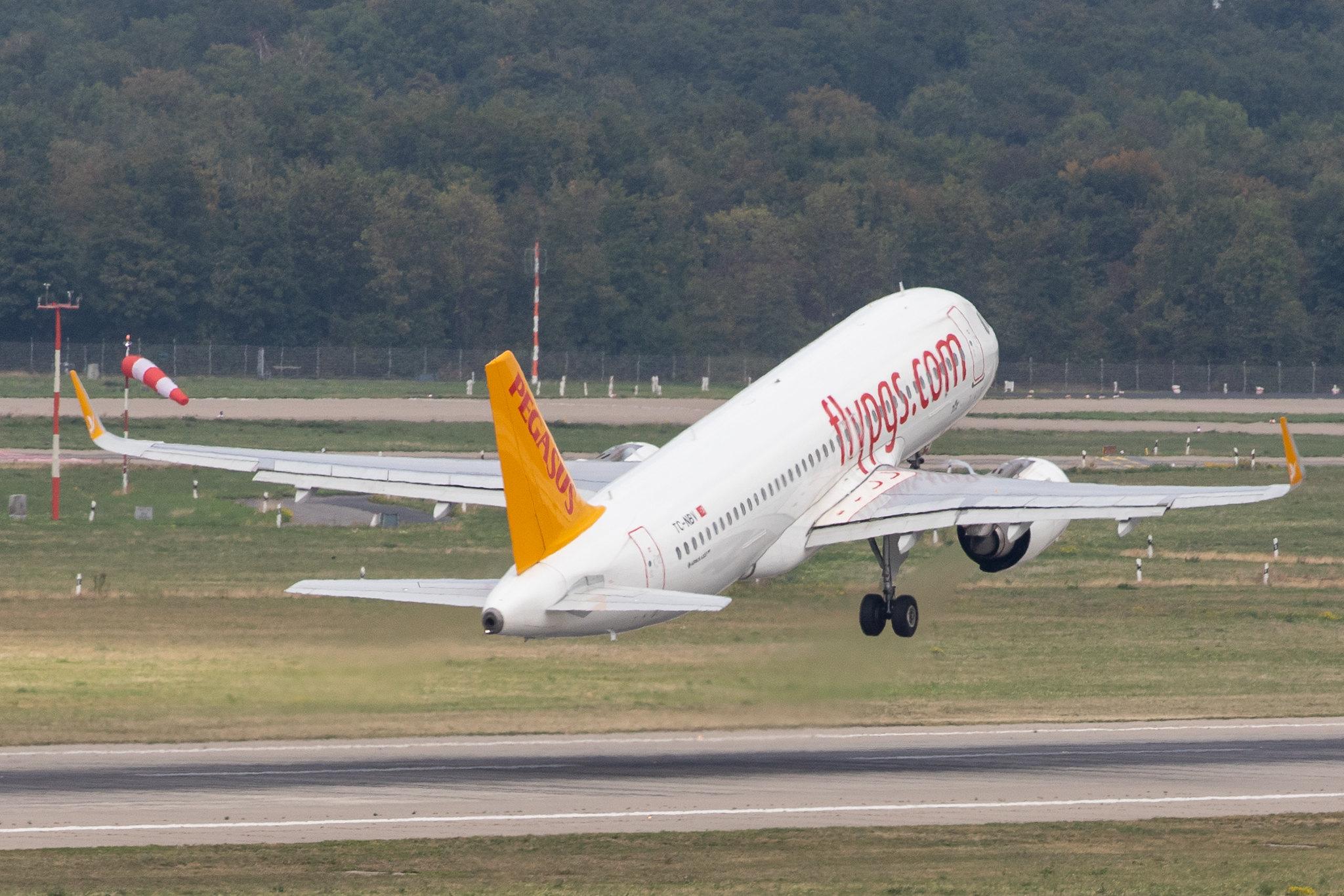 Düsseldorf Airport: Pegasus Airlines (PC / PGT) |  Airbus A320-251N A20N | TC-NBV | MSN 8272