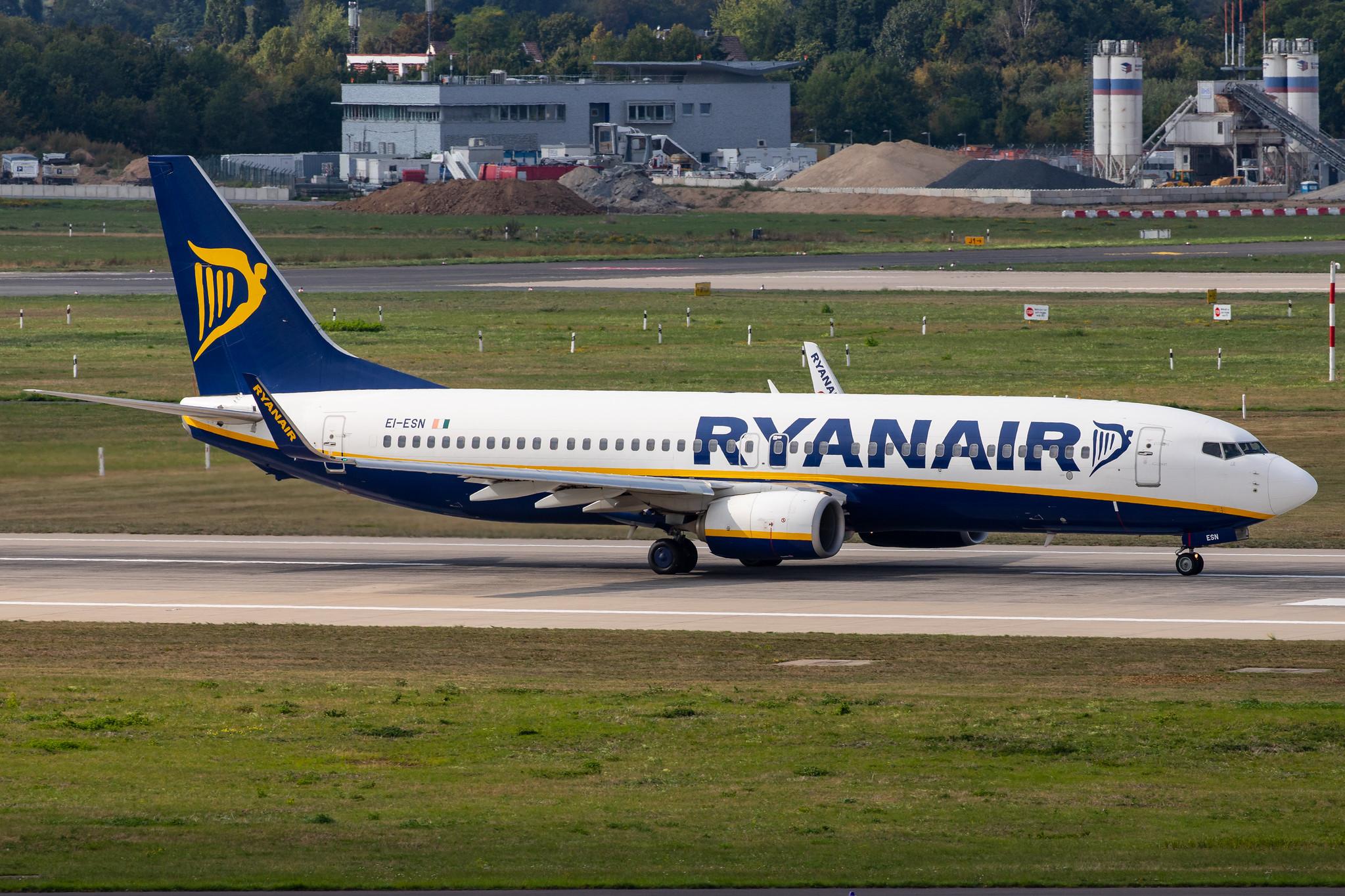 Düsseldorf Airport: Ryanair (FR / RYR) |  Boeing 737-8AS B738 | EI-ESN | MSN 34991