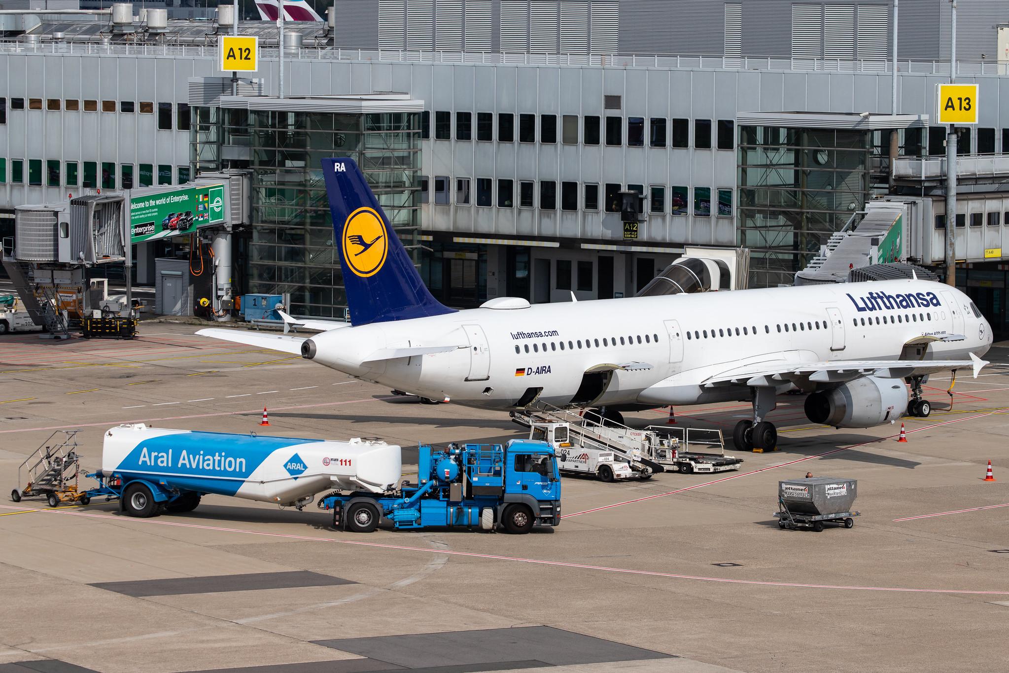 Düsseldorf Airport: Lufthansa (LH / DLH) |  Airbus A321-131 A321 | D-AIRA | MSN 0458