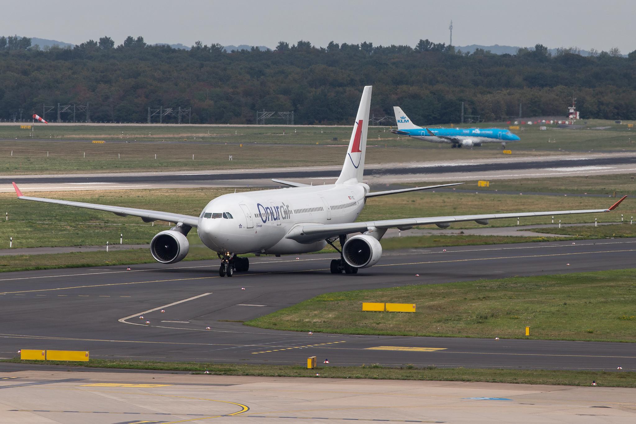 Düsseldorf Airport: Onur Air (8Q / OHY) |  Airbus A330-223 A332 | TC-OCE | MSN 0353