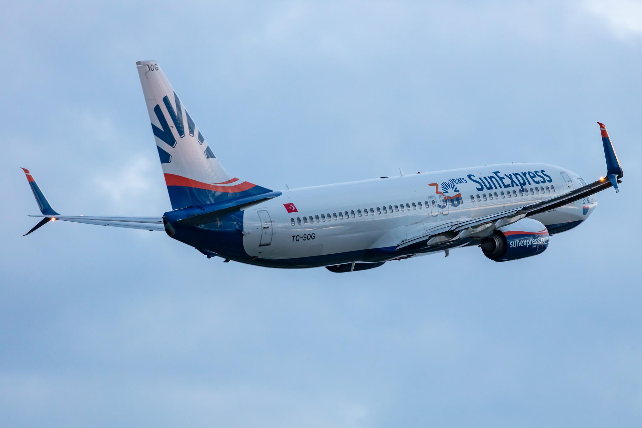 Hamburg Airport: SunExpress (XQ / SXS) |  Boeing 737-8HC B738 | TC-SOG | MSN 61179