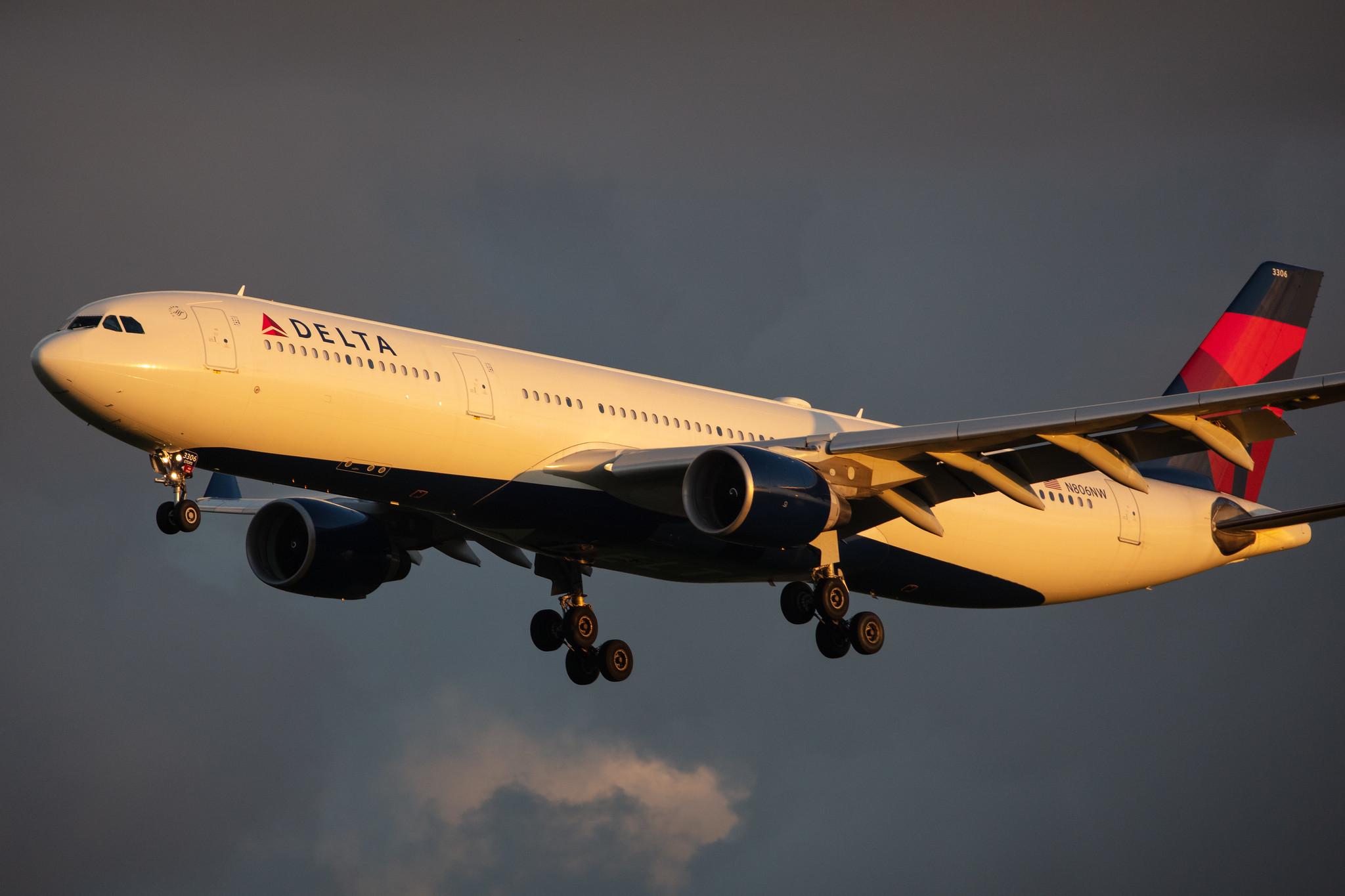 Amsterdam Airport Schiphol: Delta Air Lines (DL / DAL) |  Airbus A330-323 A333 | N806NW | MSN 0578