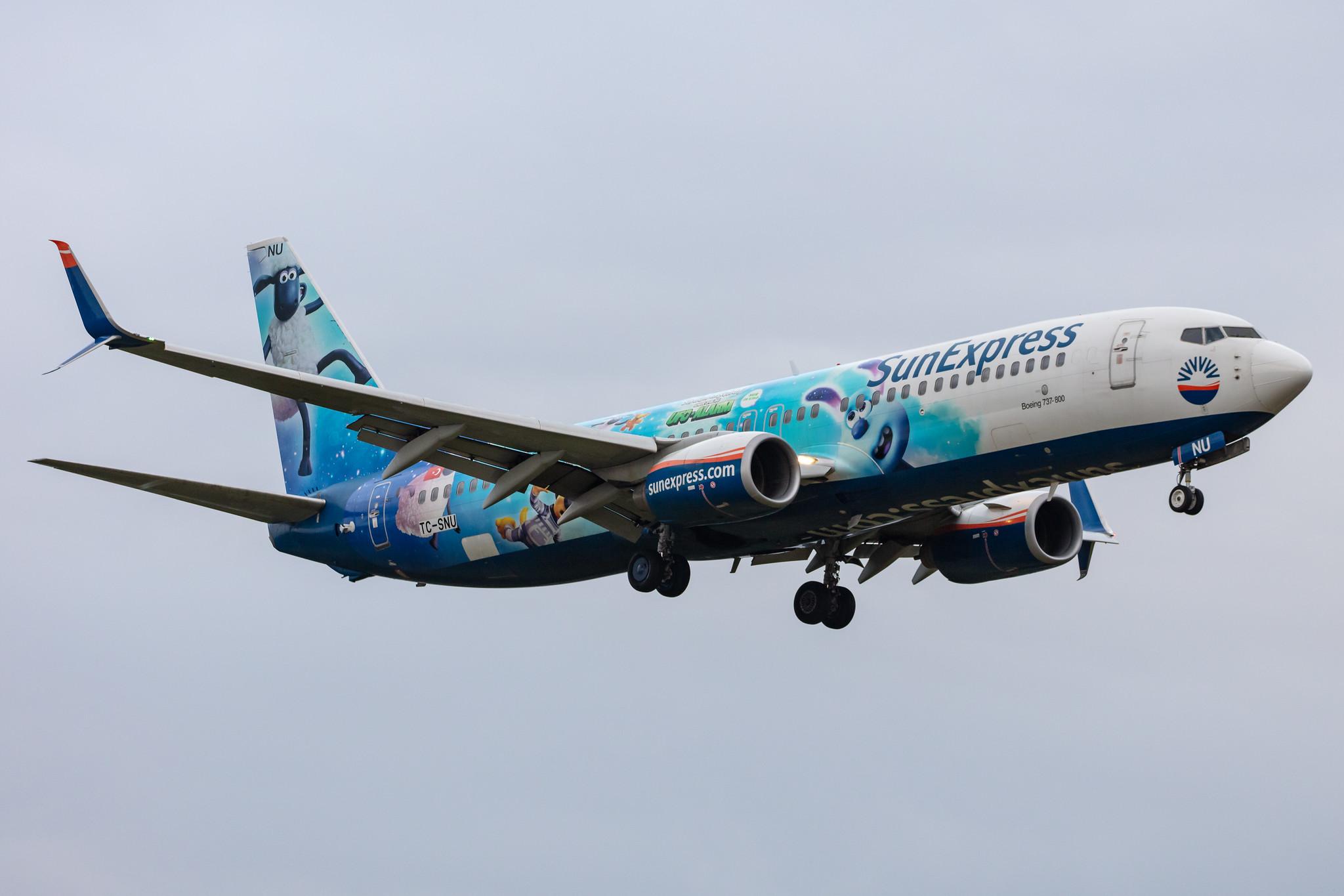 Hamburg Airport: SunExpress (XQ / SXS) |  Livery: Shaun das Schaf - UFO-Alarm Livery |  Boeing 737-8HC B738 | TC-SNU | MSN 40756