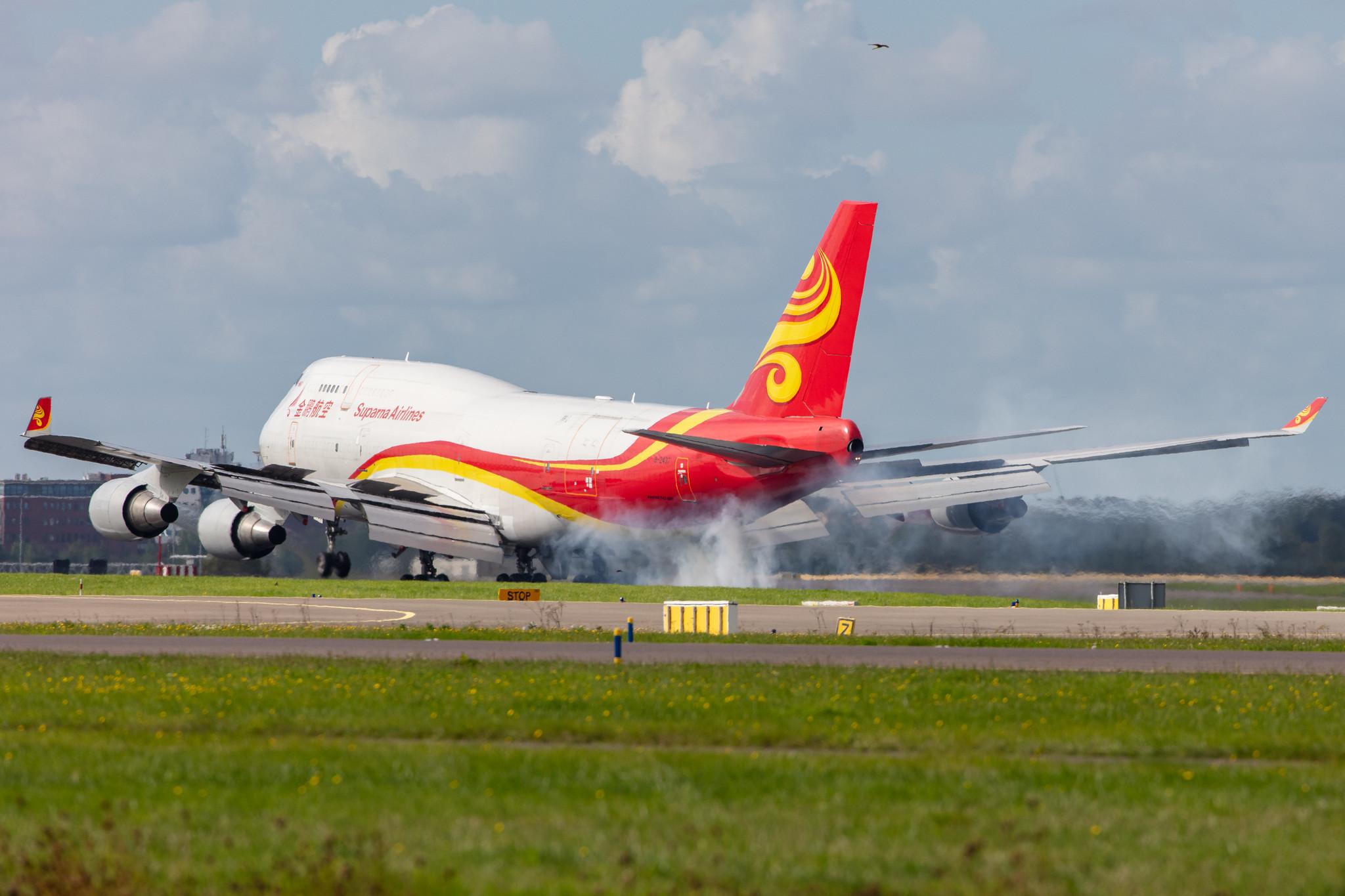 Amsterdam Airport Schiphol: Suparna Airlines (Y8 / YZR) |  Boeing 747-481(BDSF) B744 | B-2437 | MSN 25207