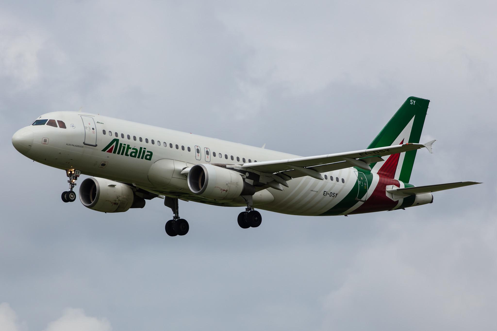 Amsterdam Airport Schiphol: Alitalia (AZ / AZA) |  Airbus A320-216 A320 | EI-DSY | MSN 3666