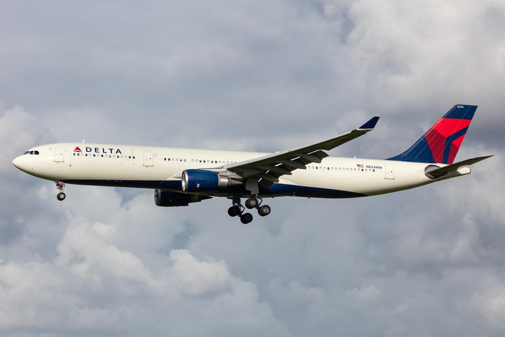 Amsterdam Airport Schiphol: Delta Air Lines (DL / DAL) |  Airbus A330-302 A333 | N824NW | MSN 1637