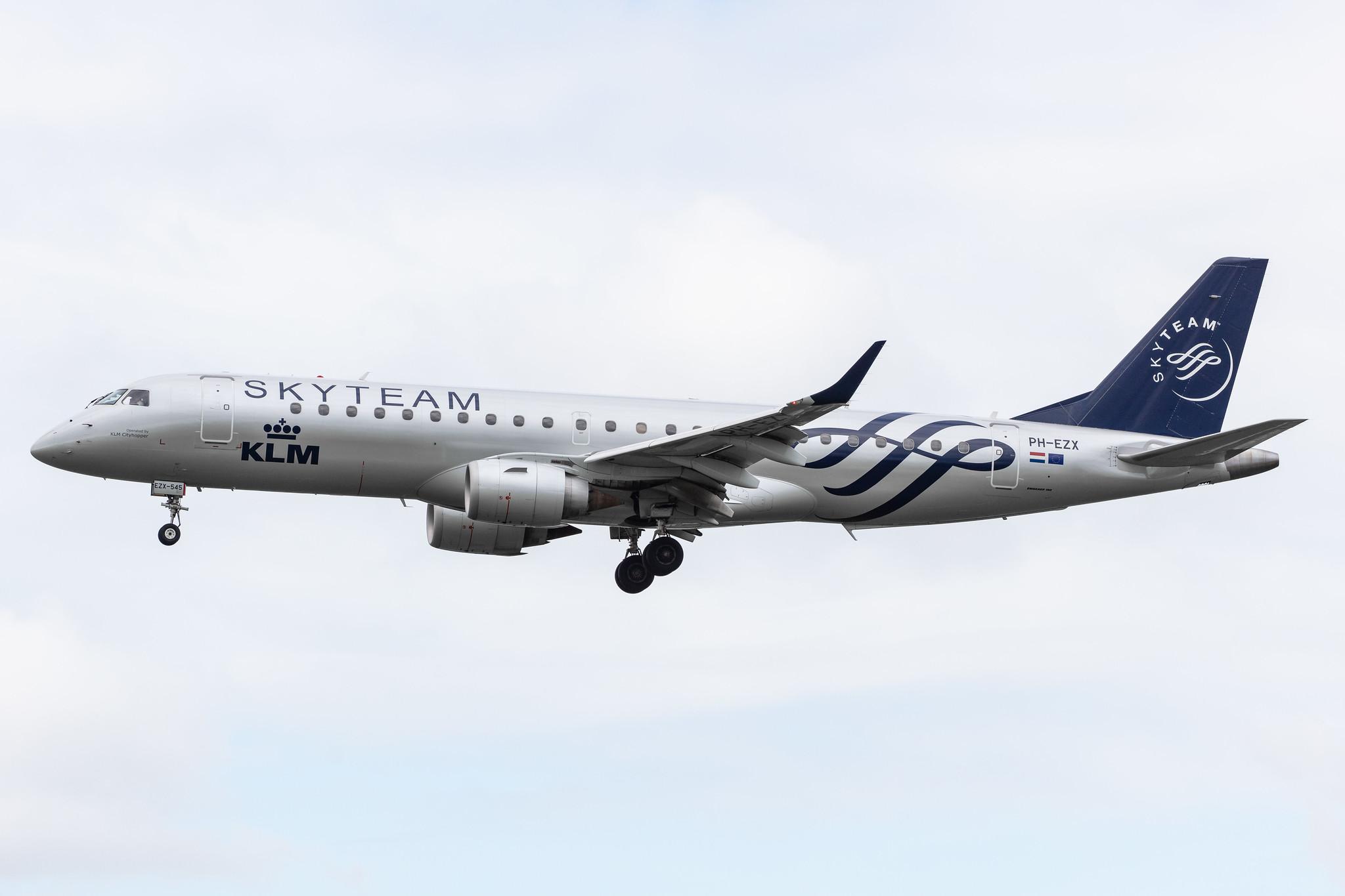 Amsterdam Airport Schiphol: KLM (KL / KLM) |  Livery: SkyTeam Livery | Operator: KLM Cityhopper |  Embraer E190STD E190 | PH-EZX | MSN 19000545