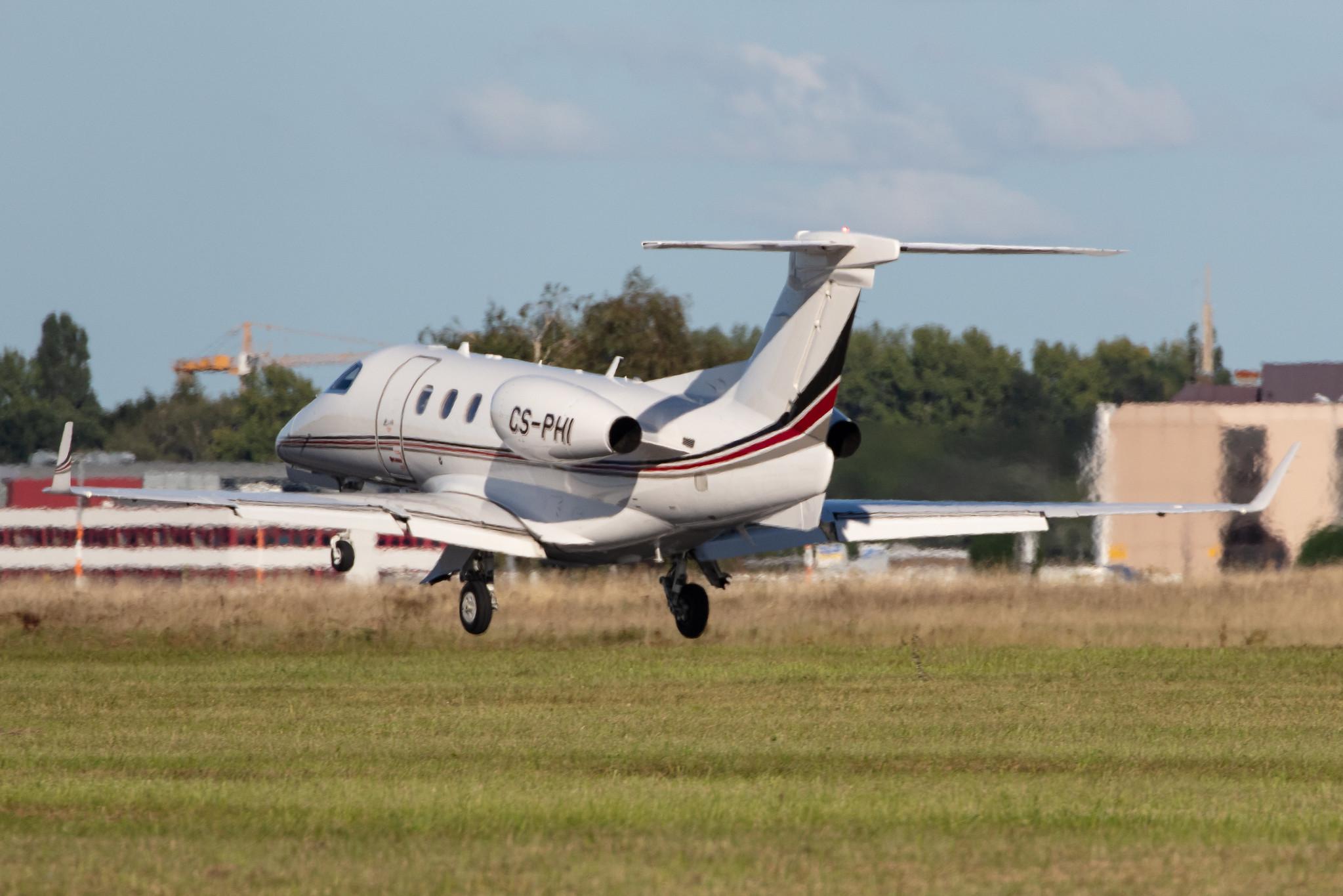 Hamburg Airport: Netjets Europe (/ NJE) | Operator: NetJets |  Embraer Phenom 300 E55P | CS-PHI | MSN 50500332