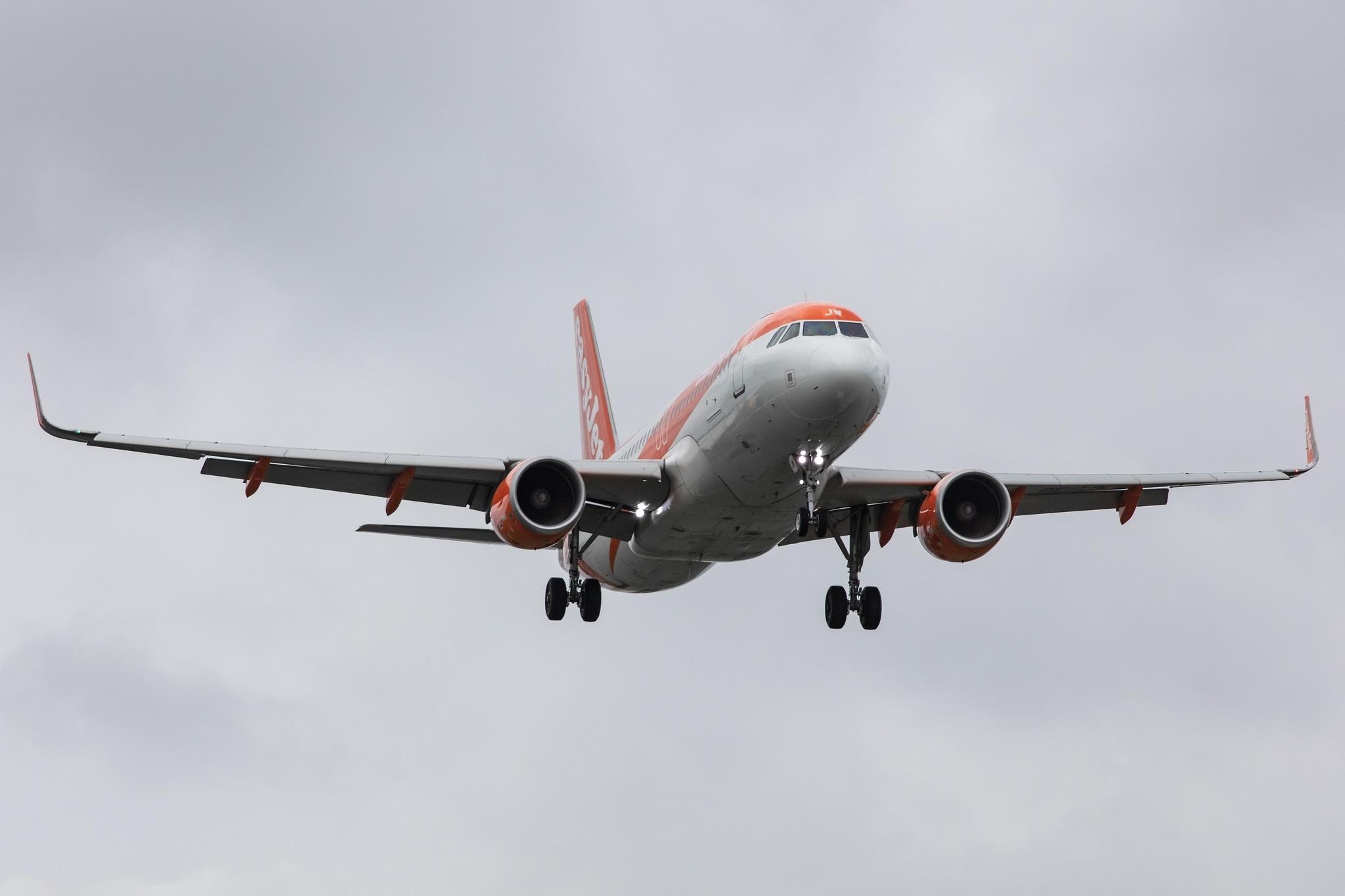 Amsterdam Airport Schiphol: easyJet (U2 / EZY) | Operator: easyJet Europe |  Airbus A320-214 A320 | OE-IJW | MSN 7580