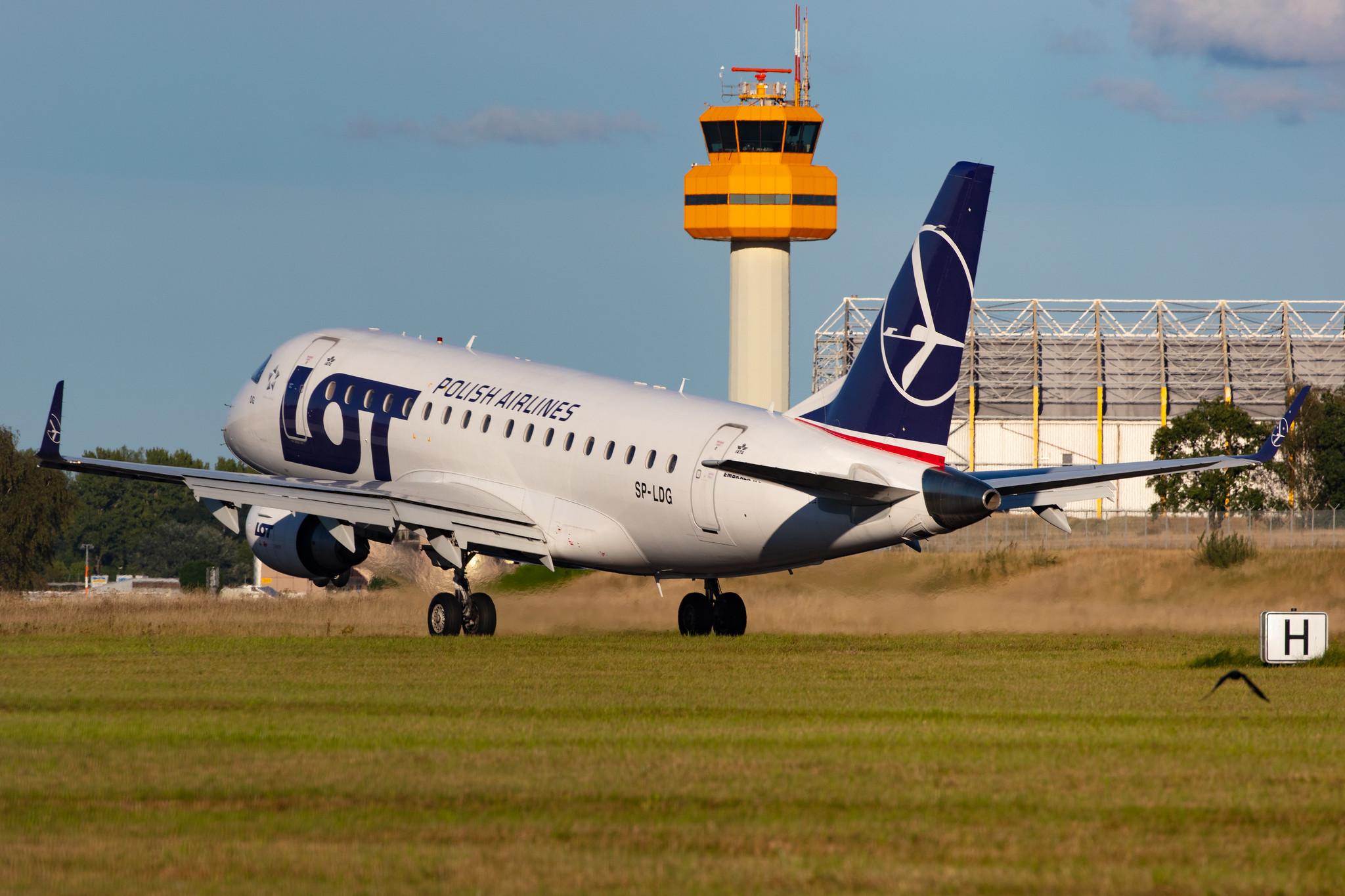 Hamburg Airport: LOT (LO / LOT) |  Embraer E170STD E170 | SP-LDG | MSN 17000065