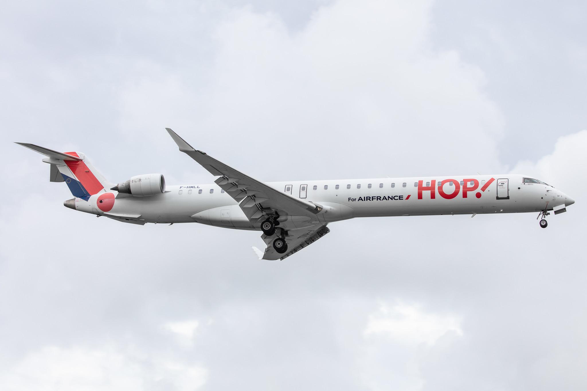 Amsterdam Airport Schiphol: Air France (AF / AFR) | Operator: Air France Hop |  Mitsubishi CRJ-1000EL CRJX | F-HMLL | MSN 19017