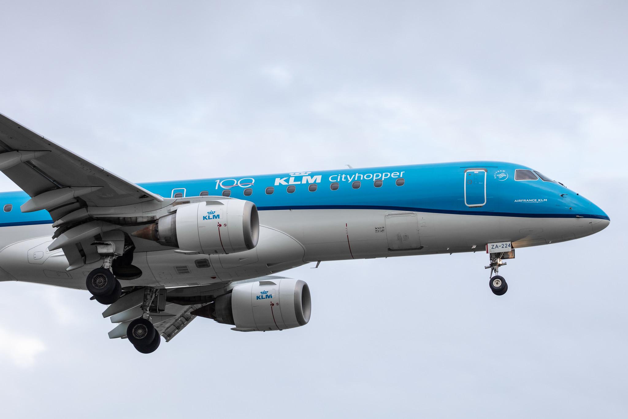 Amsterdam Airport Schiphol: KLM (KL / KLM) | Operator: KLM Cityhopper |  Embraer E190STD E190 | PH-EZA | MSN 19000224