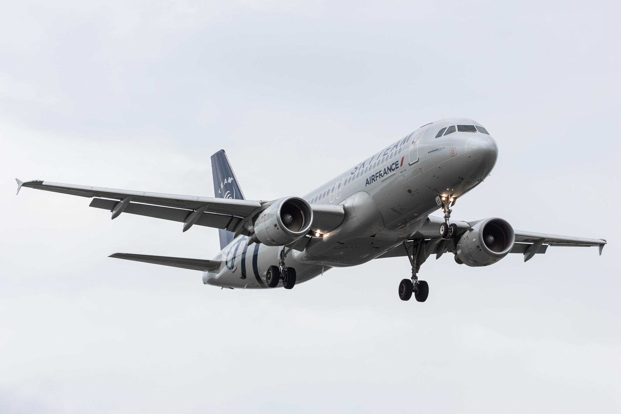 Amsterdam Airport Schiphol: Air France (AF / AFR) |  Livery: SkyTeam Livery |  Airbus A320-214 A320 | F-GKXS | MSN 3825