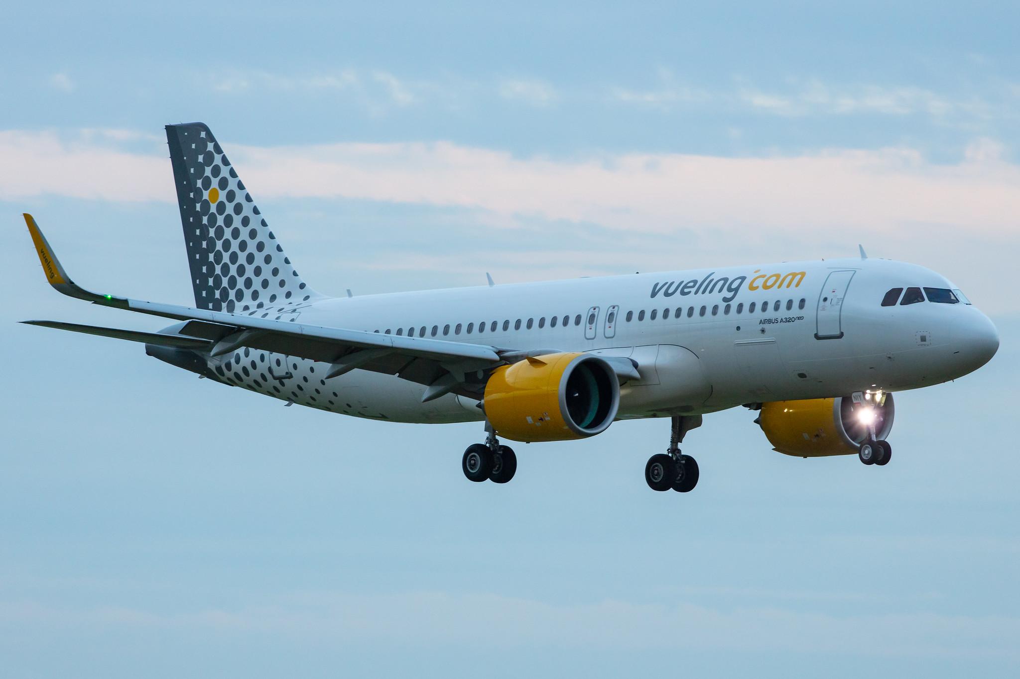 Amsterdam Airport Schiphol: Vueling (VY / VLG) |  Airbus A320-271N A20N | EC-NIY | MSN 10052