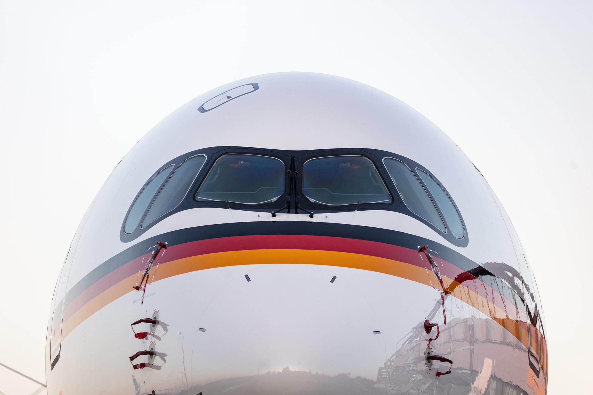 Hamburg Airport: German Air Force (/ GAF) |  Airbus A350-941 A359 | 10+03 (D-AGAF) | MSN 416