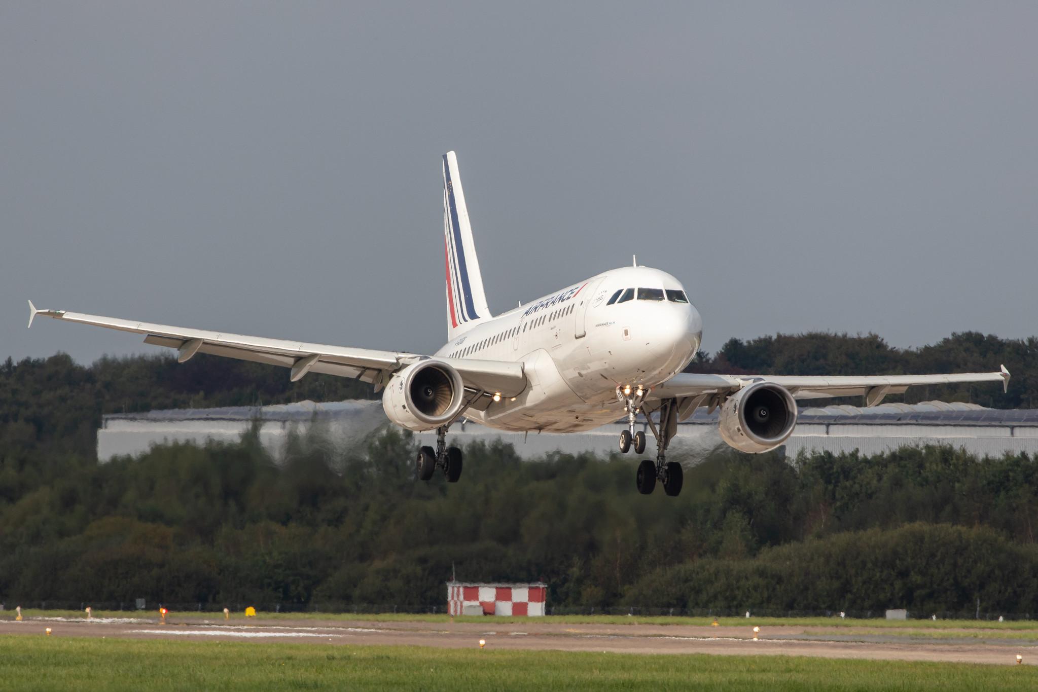 Hamburg Airport: Air France (AF / AFR) |  Airbus A318-111 A318 | F-GUGB | MSN 2059