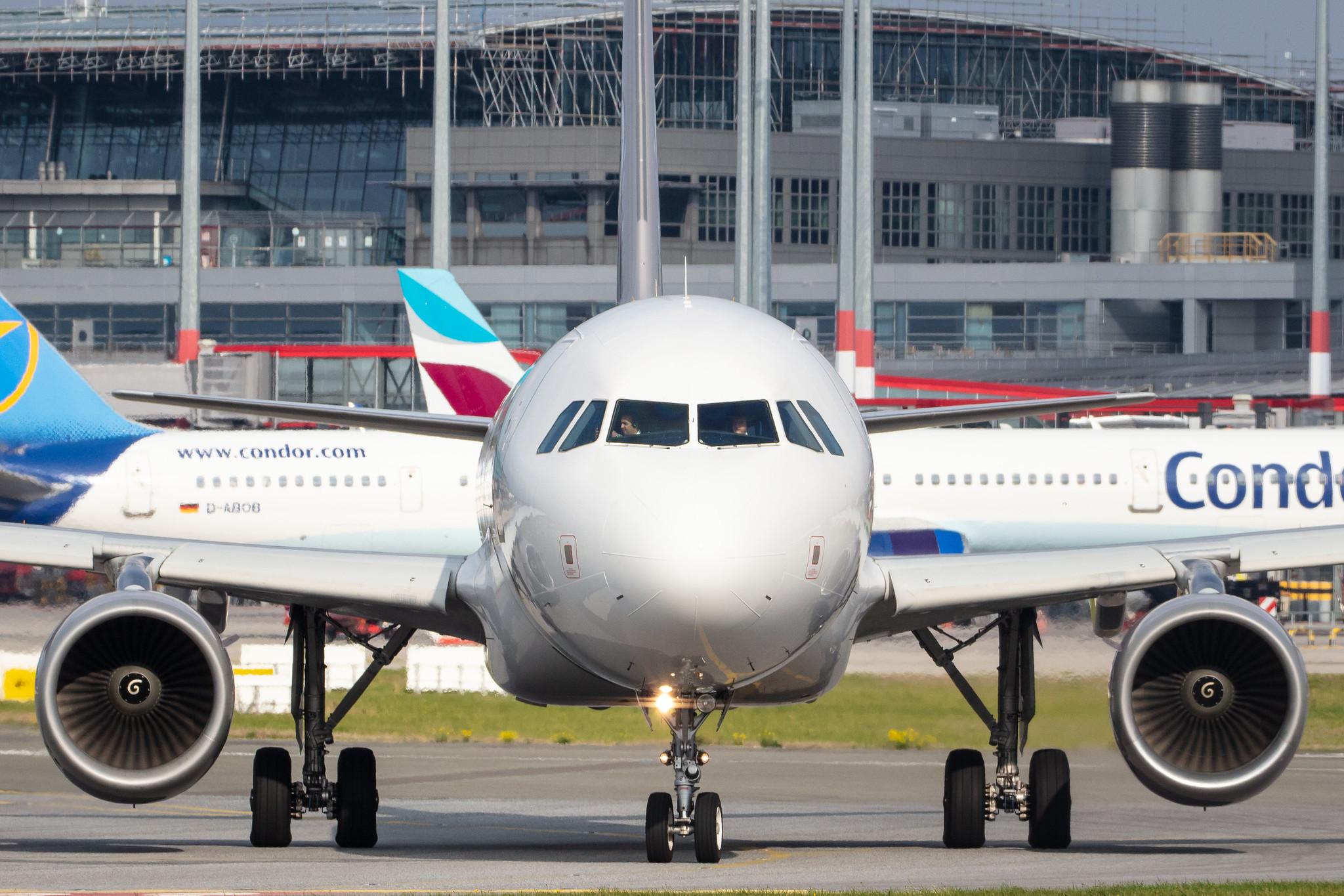 Hamburg Airport: Sundair (SR / SDR) |  Livery: Katta macht Urlaub Livery |  Airbus A320-214 A320 | D-ANNA | MSN 3289
