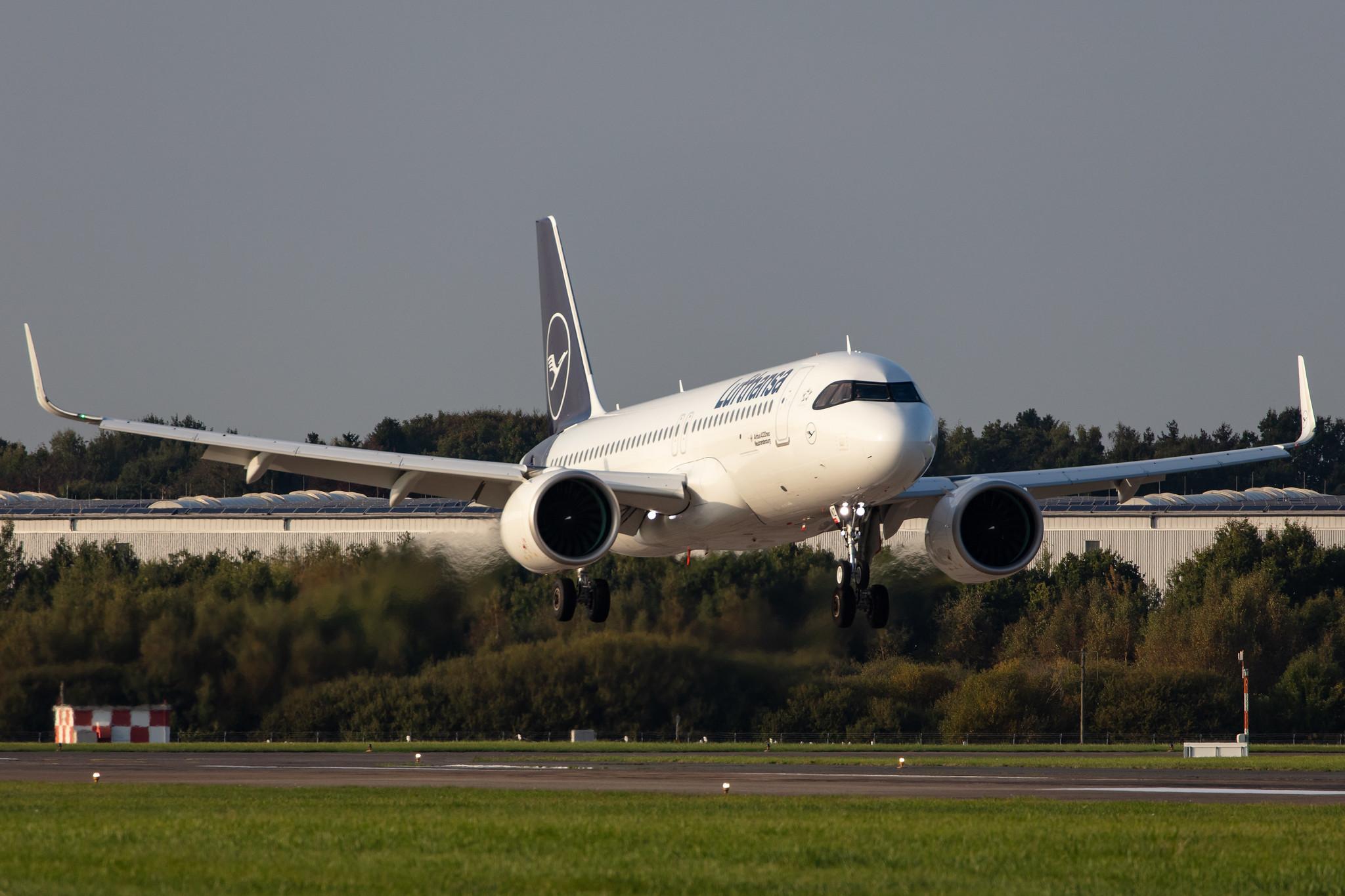 Hamburg Airport: Lufthansa (LH / DLH) |  Airbus A320-271N A20N | D-AINZ | MSN 9442