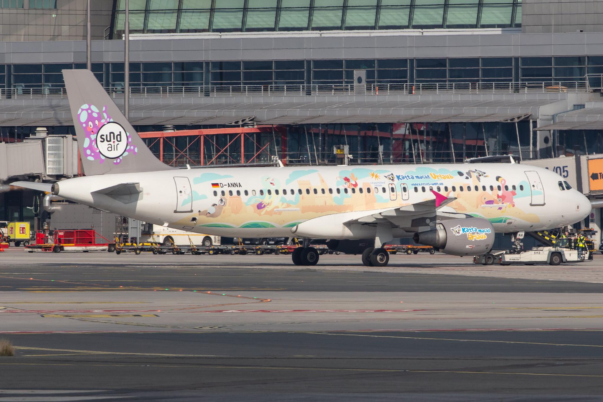 Hamburg Airport: Sundair (SR / SDR) |  Livery: Katta macht Urlaub Livery |  Airbus A320-214 A320 | D-ANNA | MSN 3289