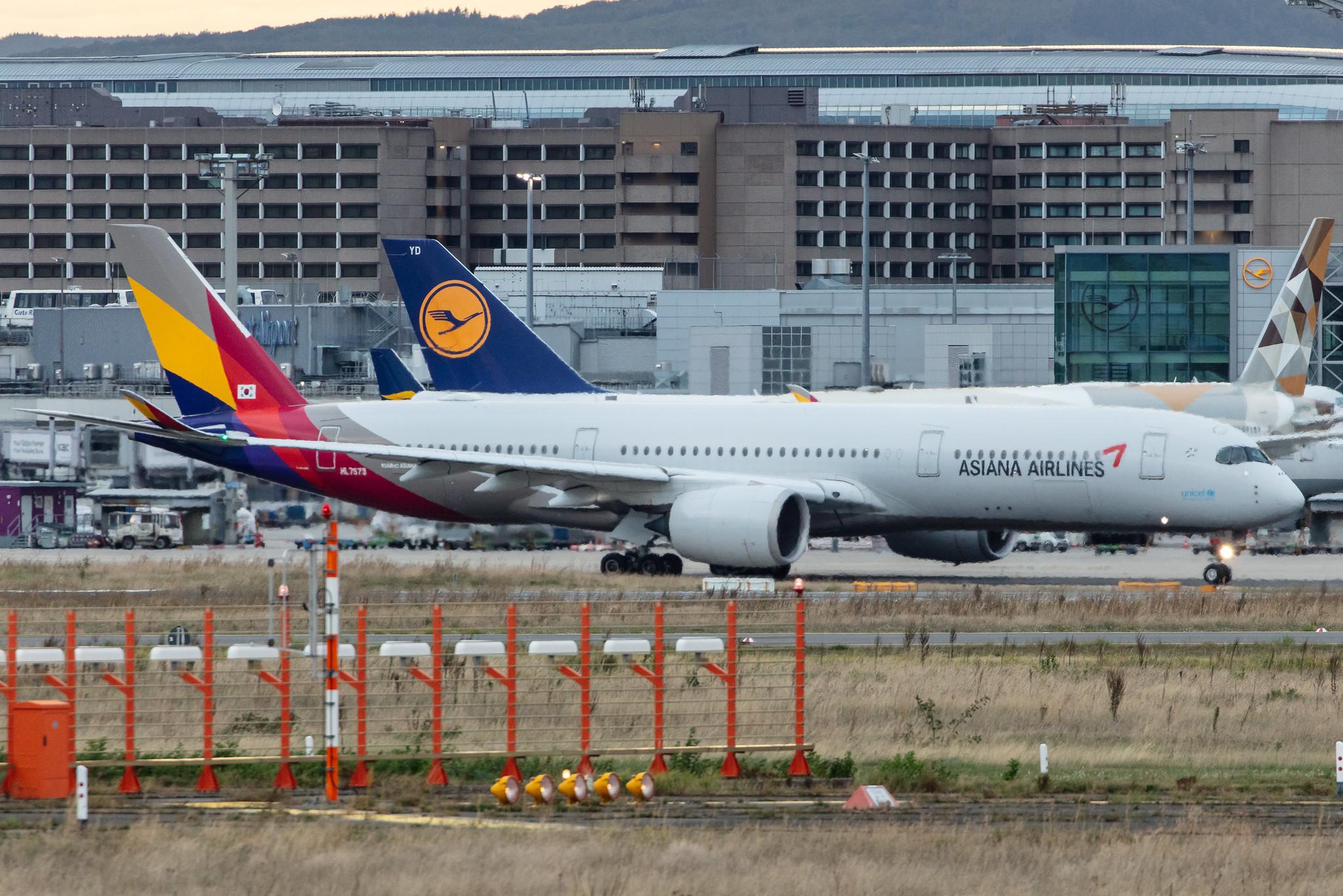 Frankfurt Airport: Asiana Airlines (OZ / AAR) |  Airbus A350-941 A359 | HL7579 | MSN 176