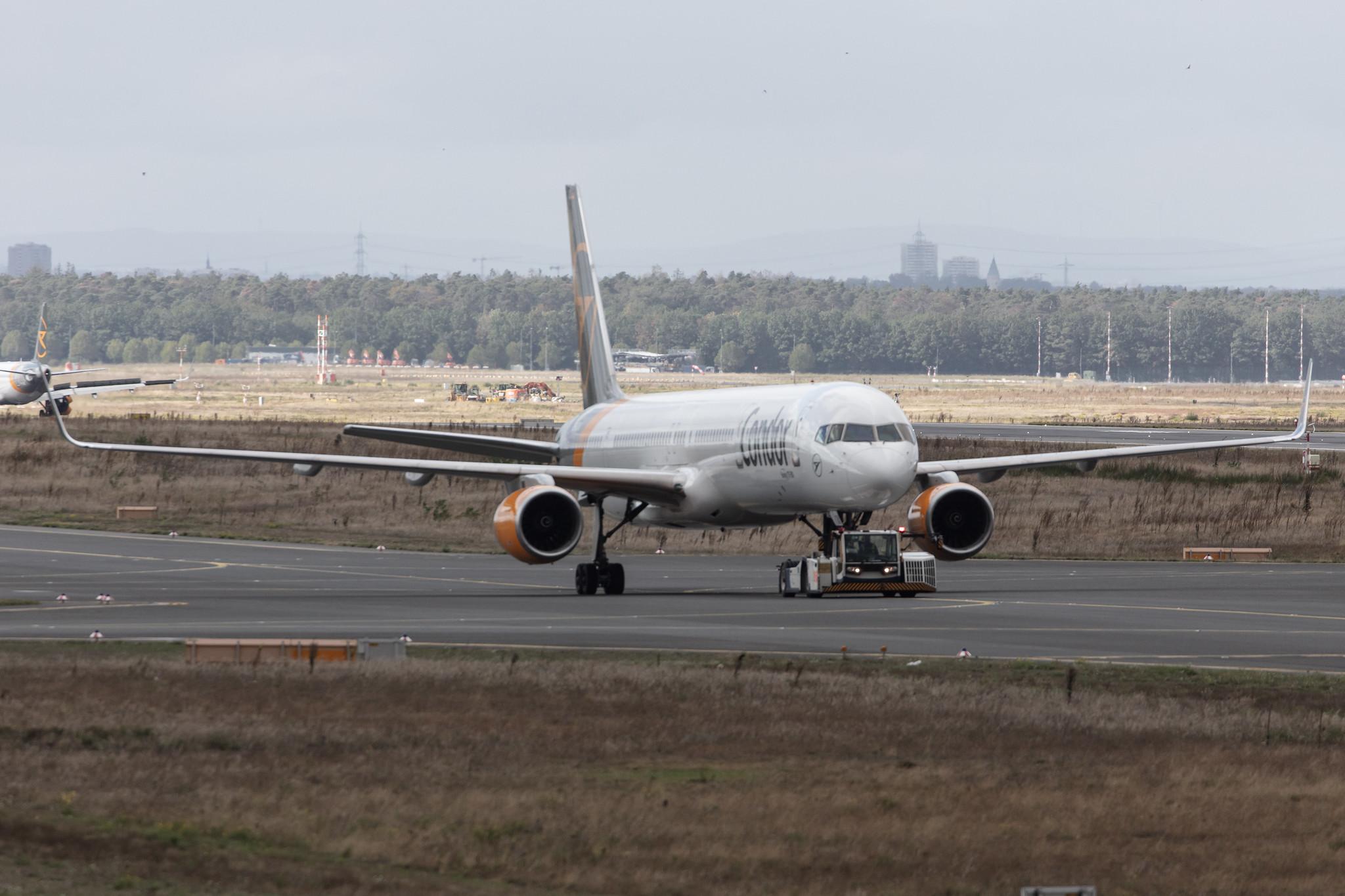 Frankfurt Airport: Condor (DE / CFG) |  Boeing 757-330 B753 | D-ABOK | MSN 29020