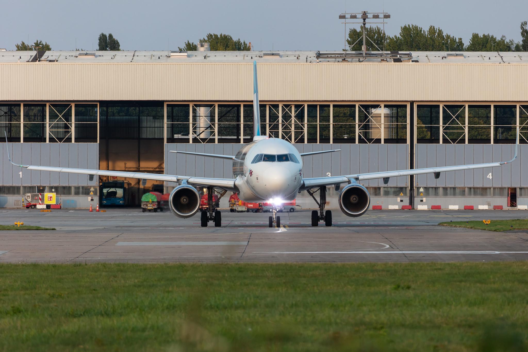 Hamburg Airport: Eurowings (EW / EWG) |  Airbus A320-214 A320 | D-AEWI | MSN 7210