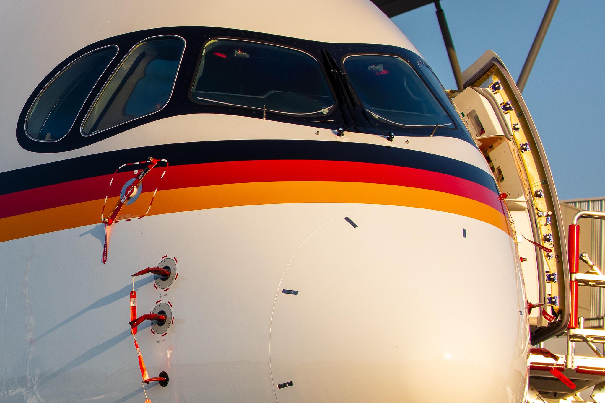 Hamburg Airport: German Air Force (/ GAF) |  Airbus A350-941 A359 | 10+03 (D-AGAF) | MSN 416