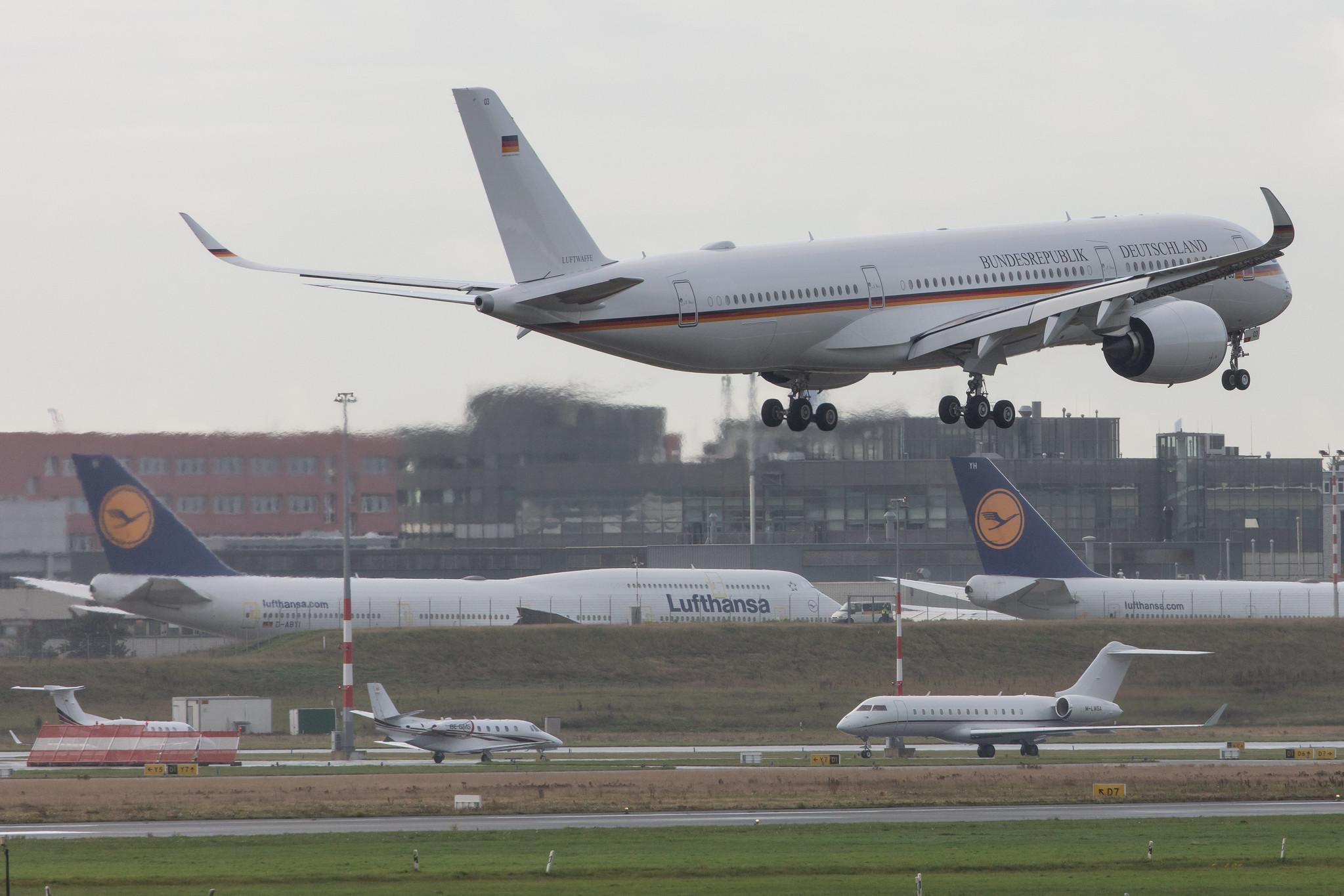 Hamburg Airport: German Air Force (/ GAF) |  Airbus A350-941 A359 | 10+03 | MSN 416