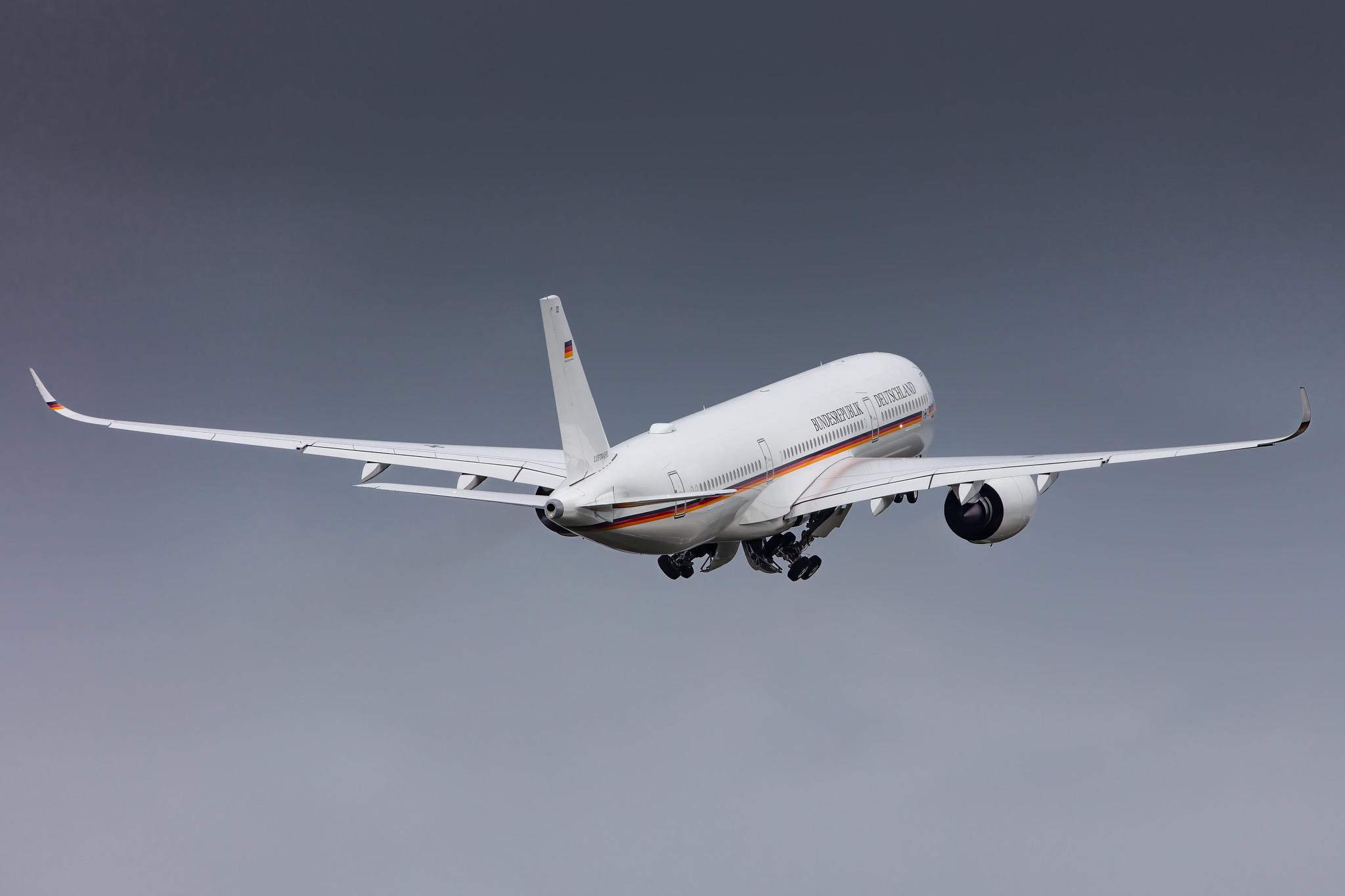 Hamburg Airport: German Air Force (/ GAF) | Airbus A350-941 A359 | 10+03 | MSN 416