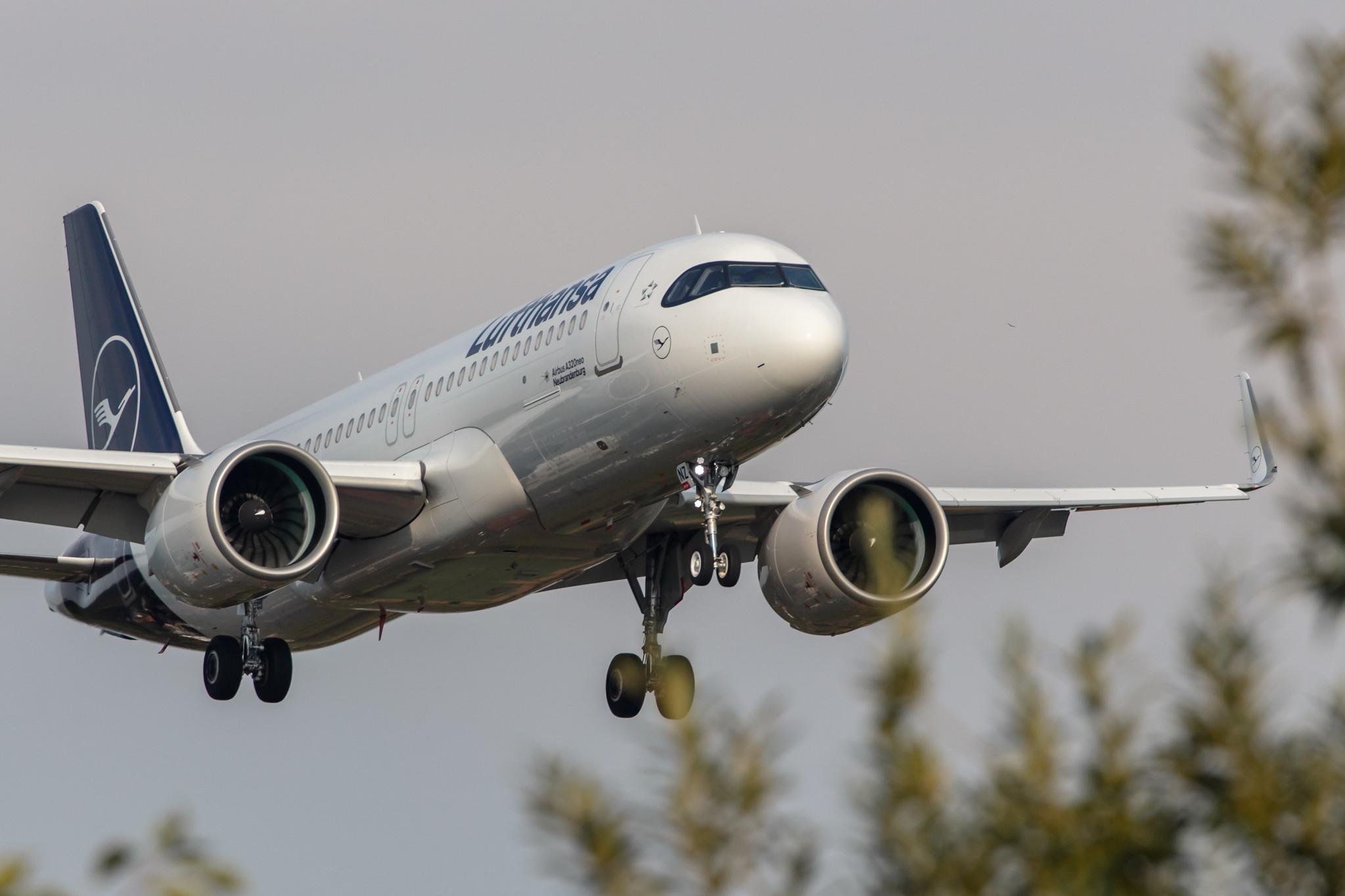 Hamburg Airport: Lufthansa (LH / DLH) |  Airbus A320-271N A20N | D-AINZ | MSN 9442